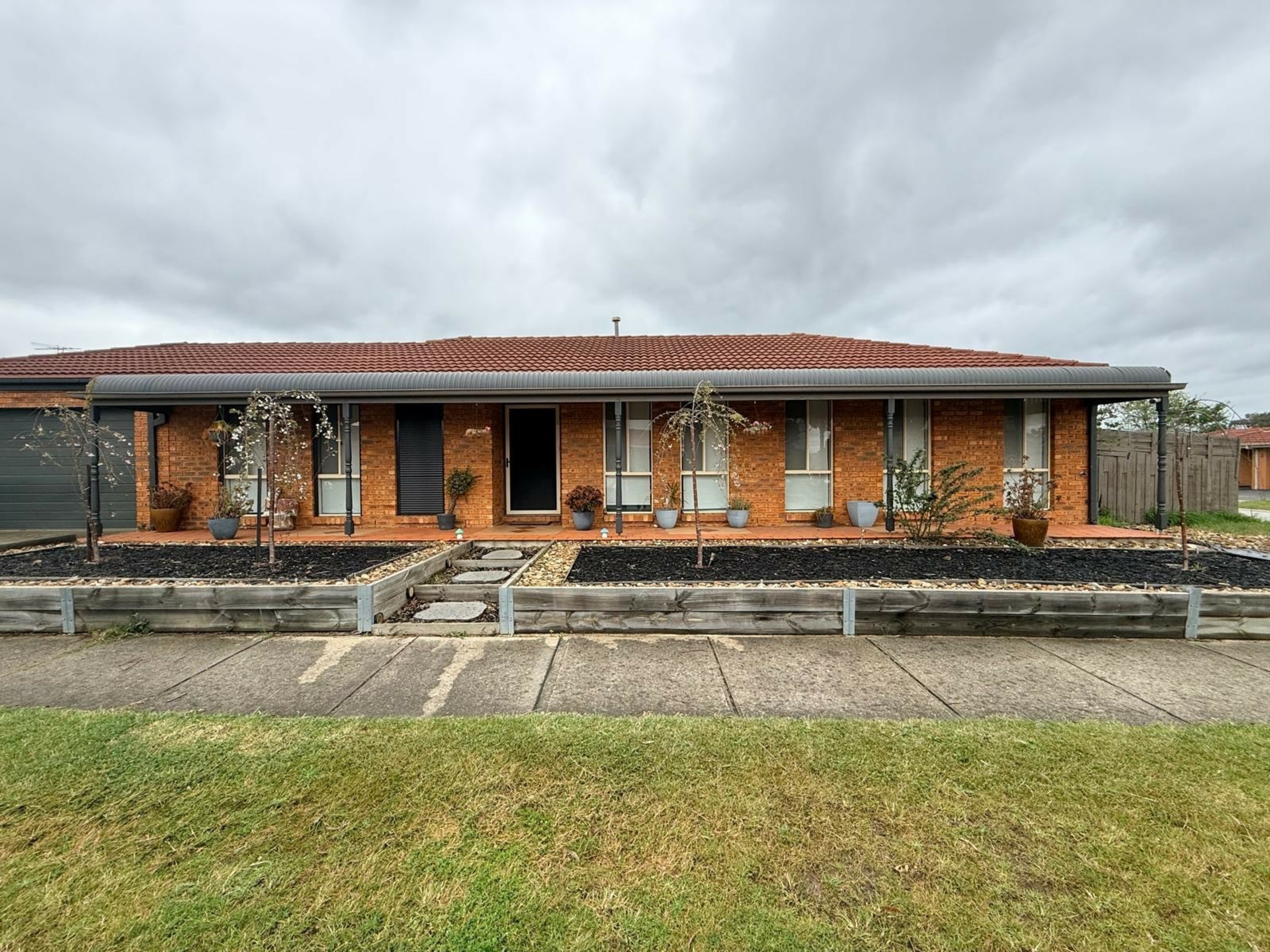 6 Elpara Way — photo from LJ Hooker Hampton Park