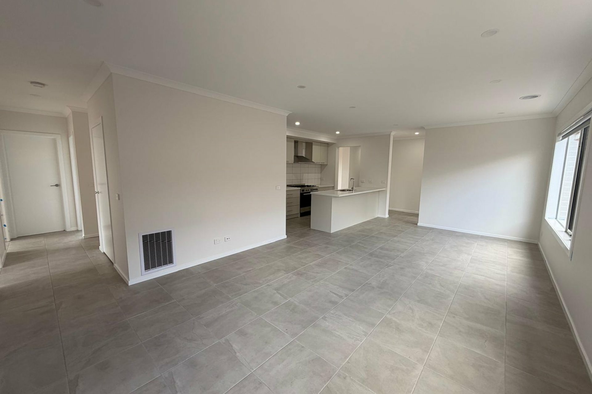13 Kestrel Street — photo 2 of 12