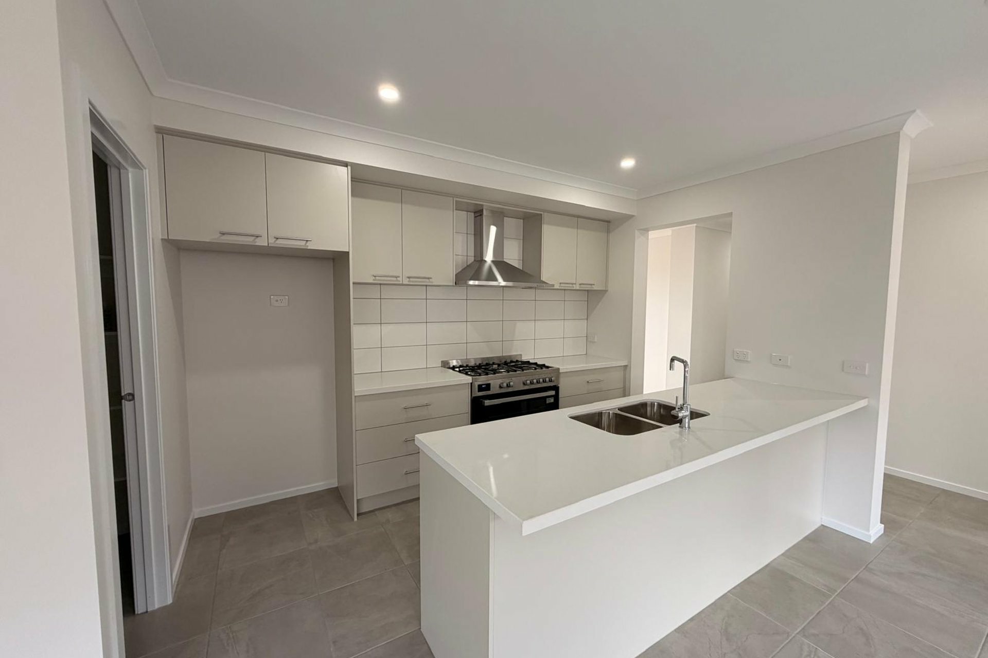 13 Kestrel Street — photo 3 of 12