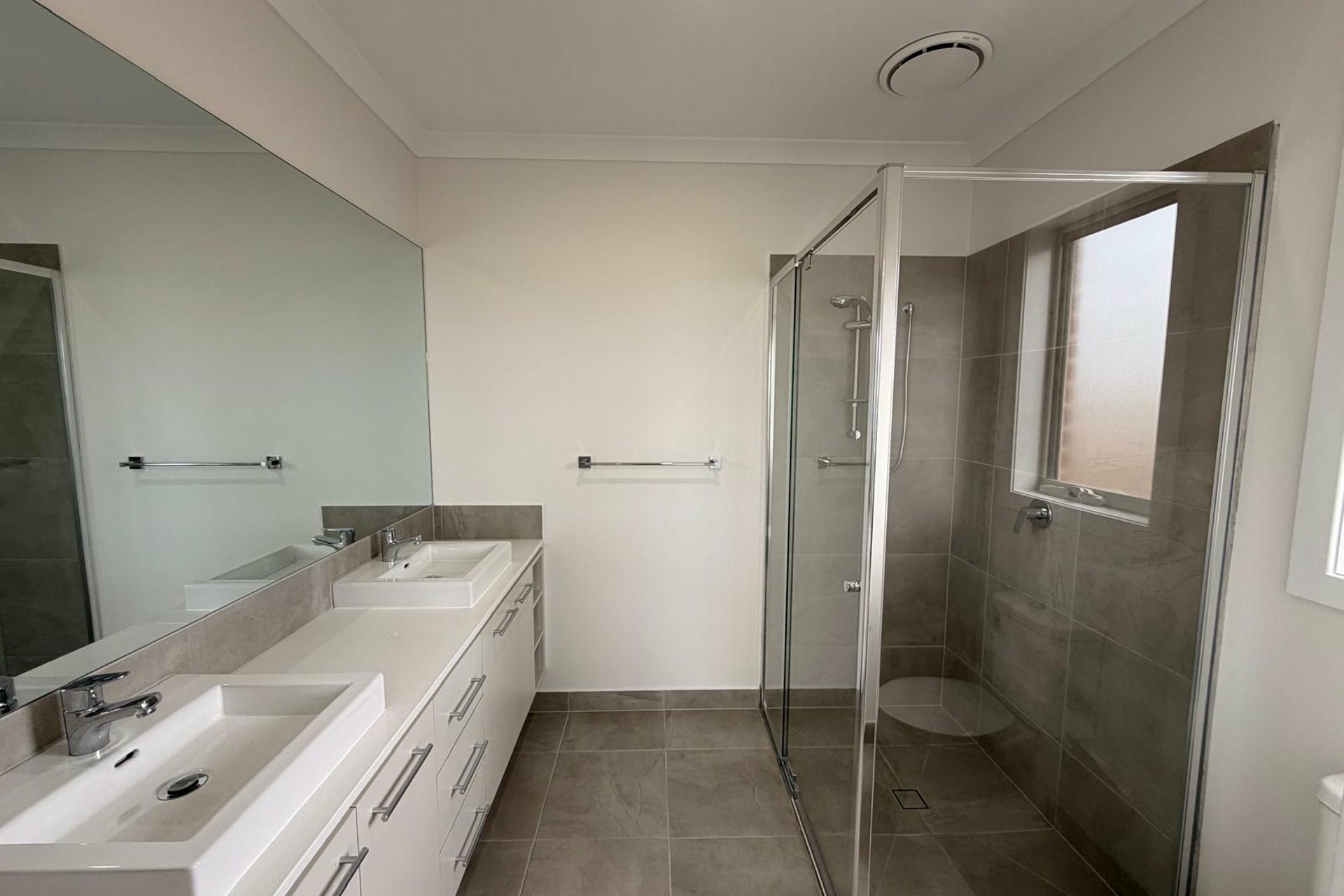 13 Kestrel Street — photo 9 of 12