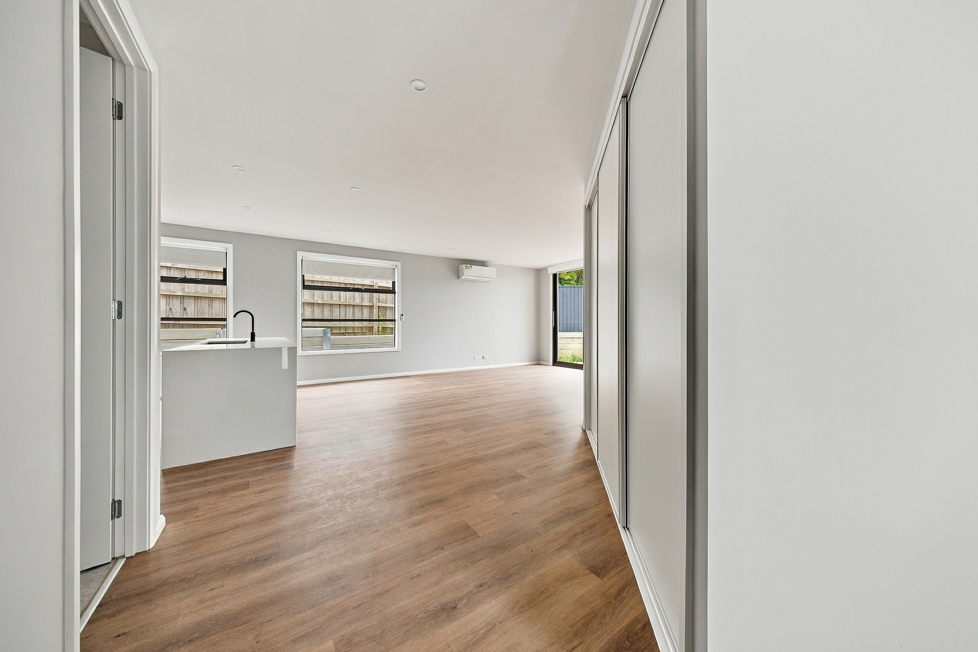 3/9 Upton Crescent — photo 3 of 30