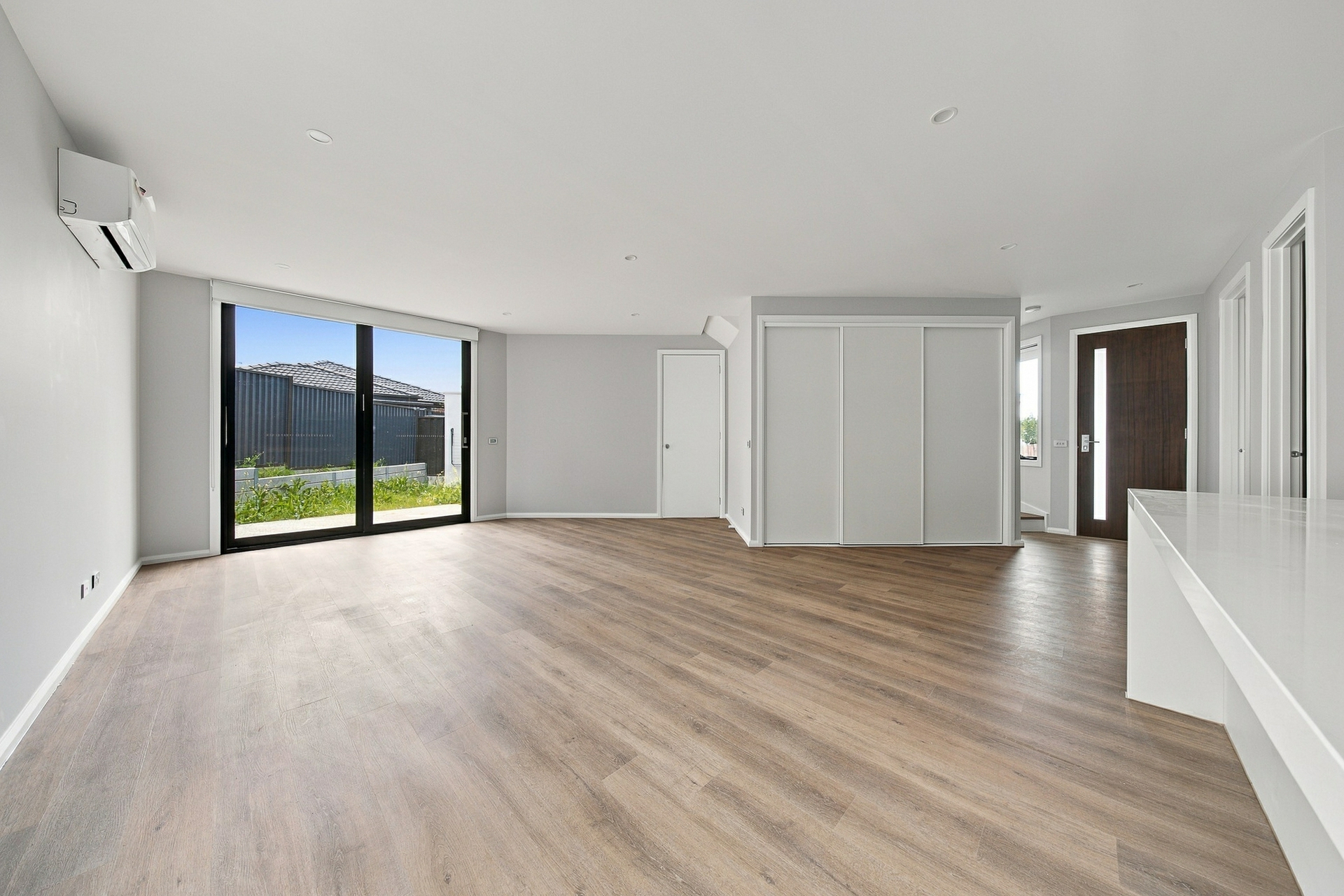 3/9 Upton Crescent — photo 4 of 30