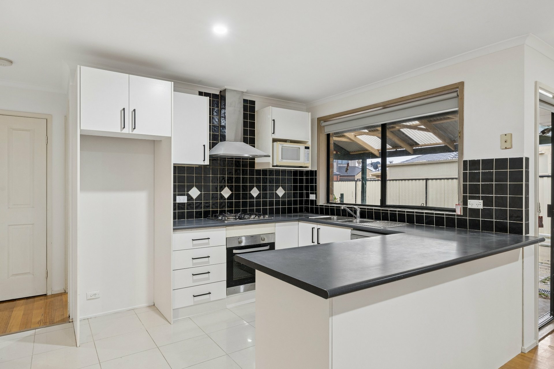 8 Adley Place — photo 4 of 17