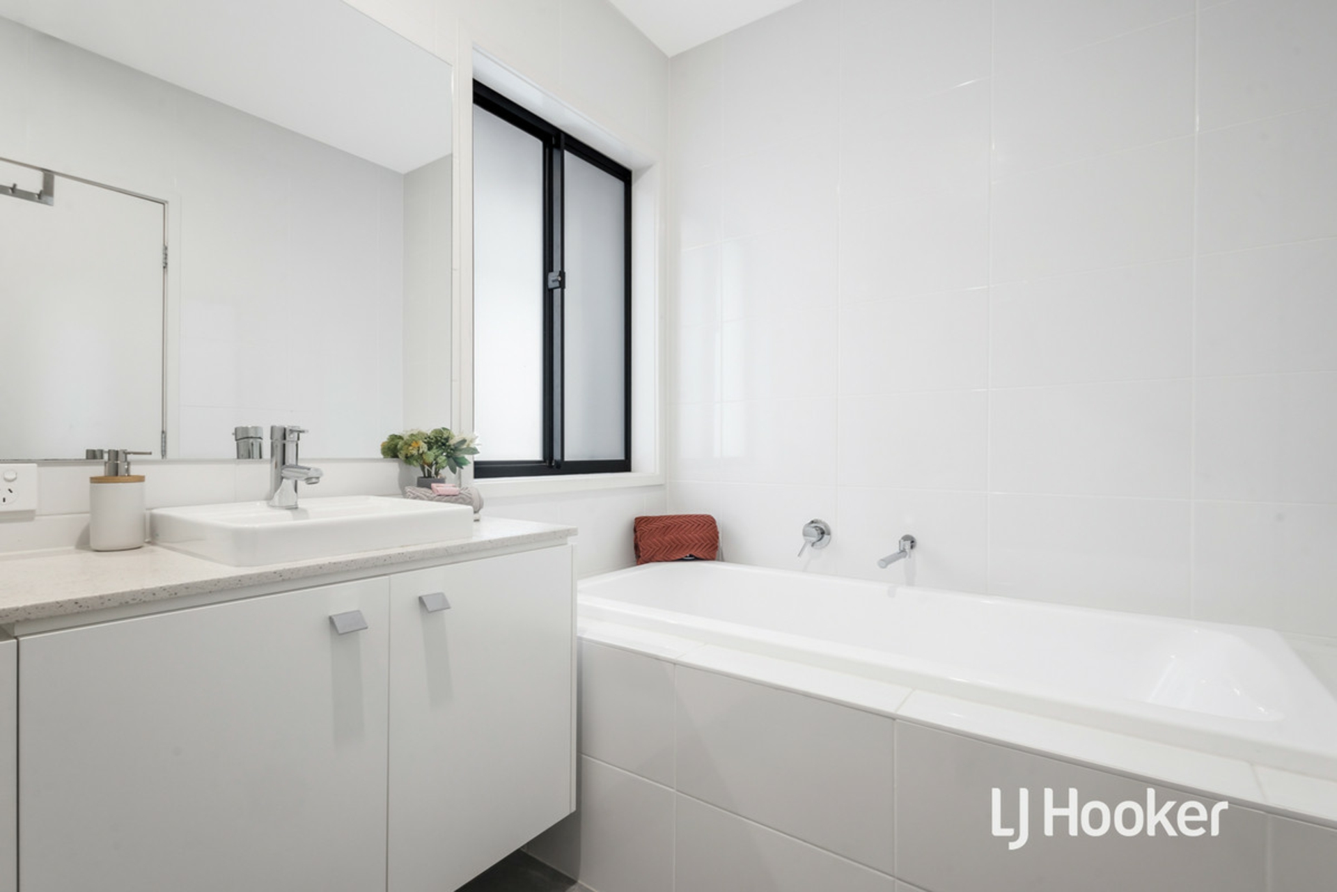 60 Kensington Park Road, SCHOFIELDS