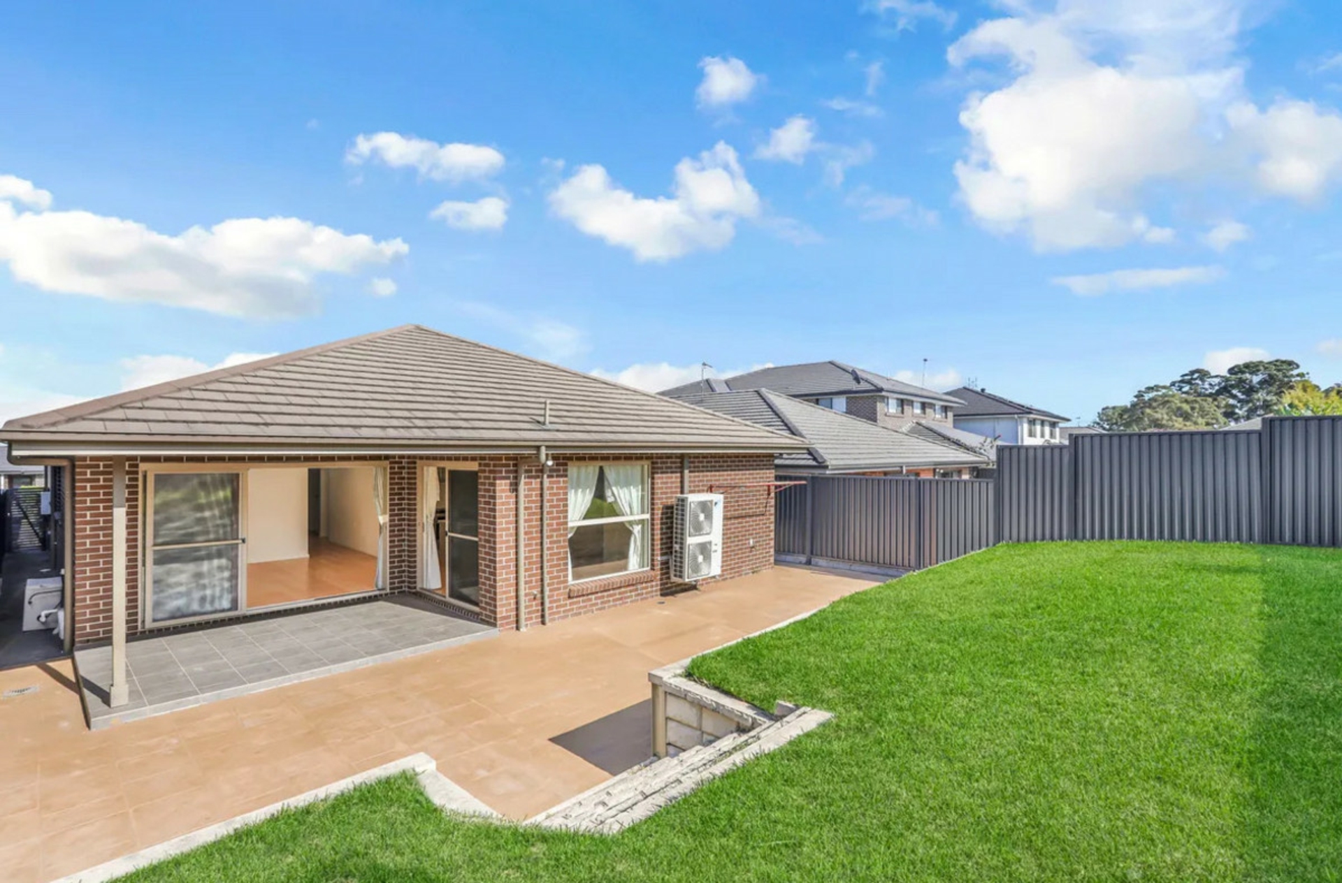 15 Piccadilly Street, RIVERSTONE