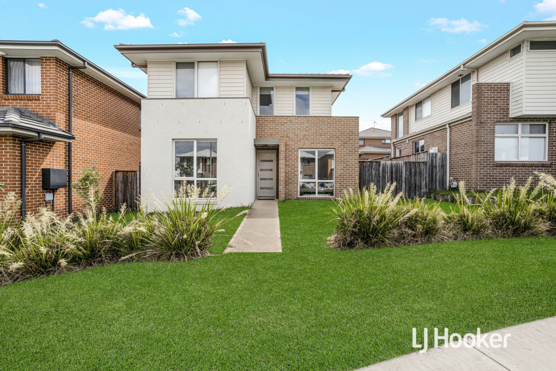 12 Lillian Crescent, SCHOFIELDS