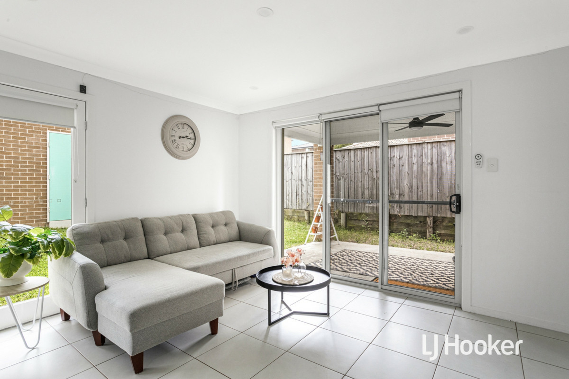 12 Lillian Crescent, SCHOFIELDS