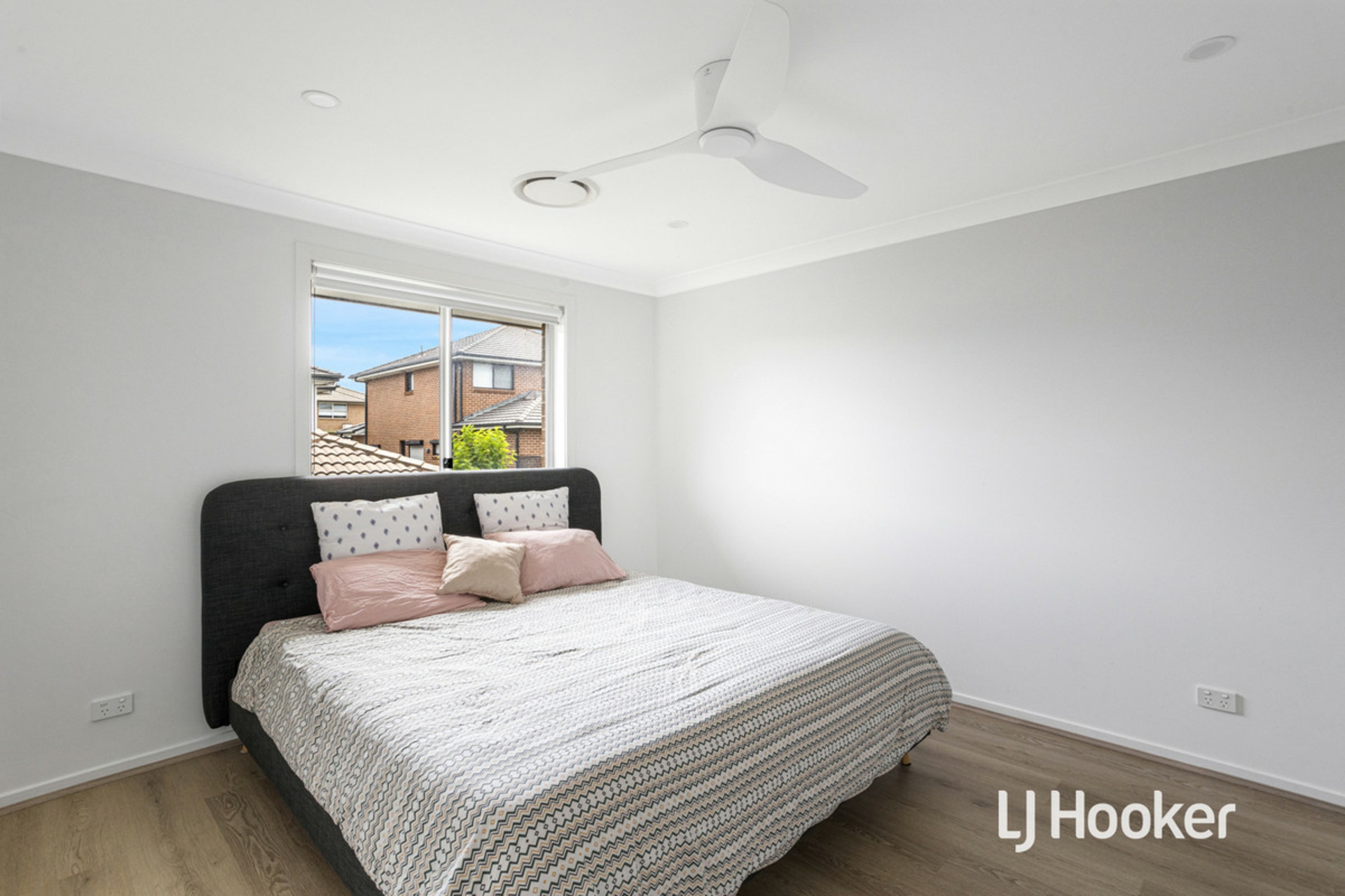 12 Lillian Crescent, SCHOFIELDS