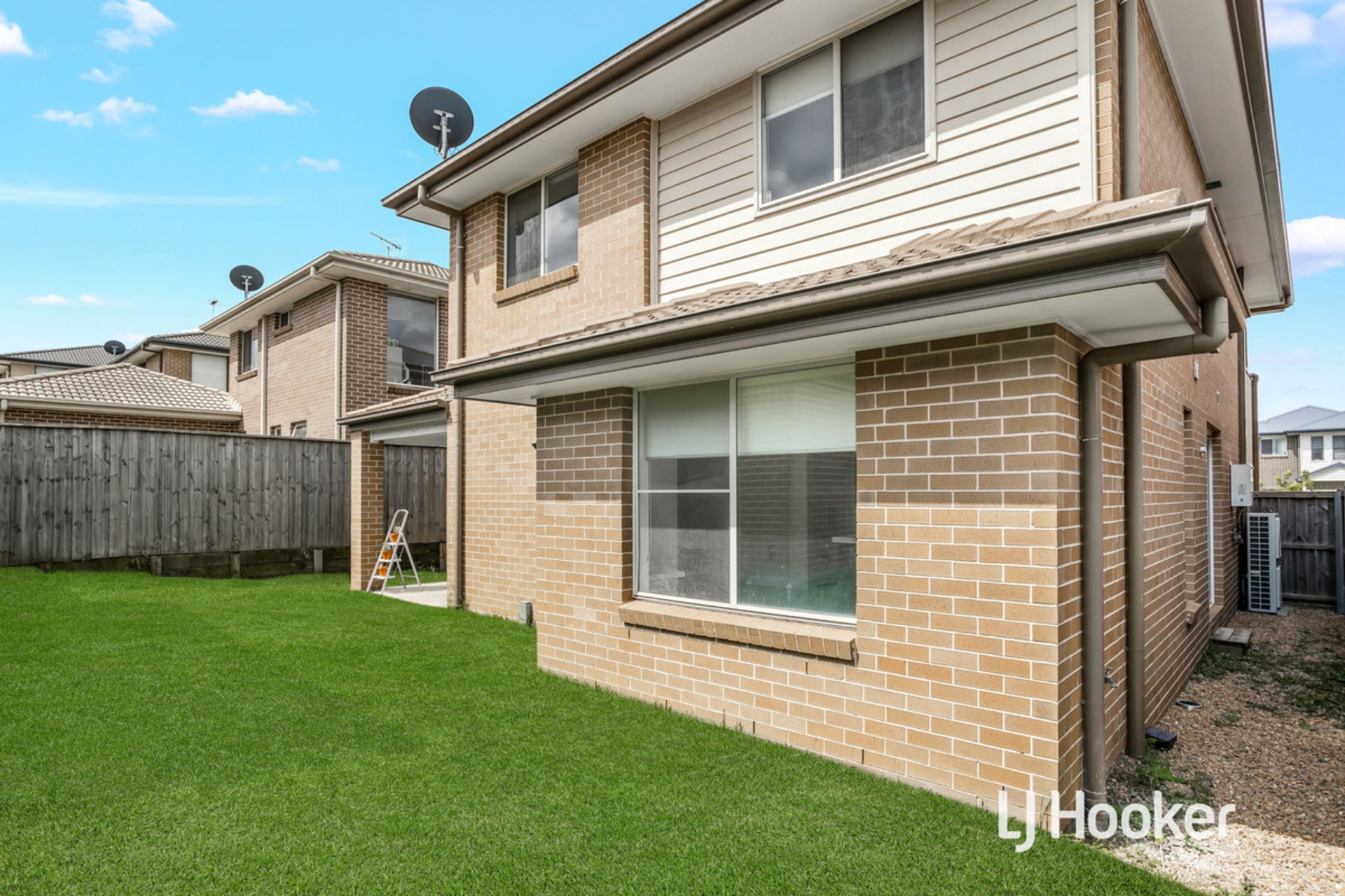 12 Lillian Crescent, SCHOFIELDS