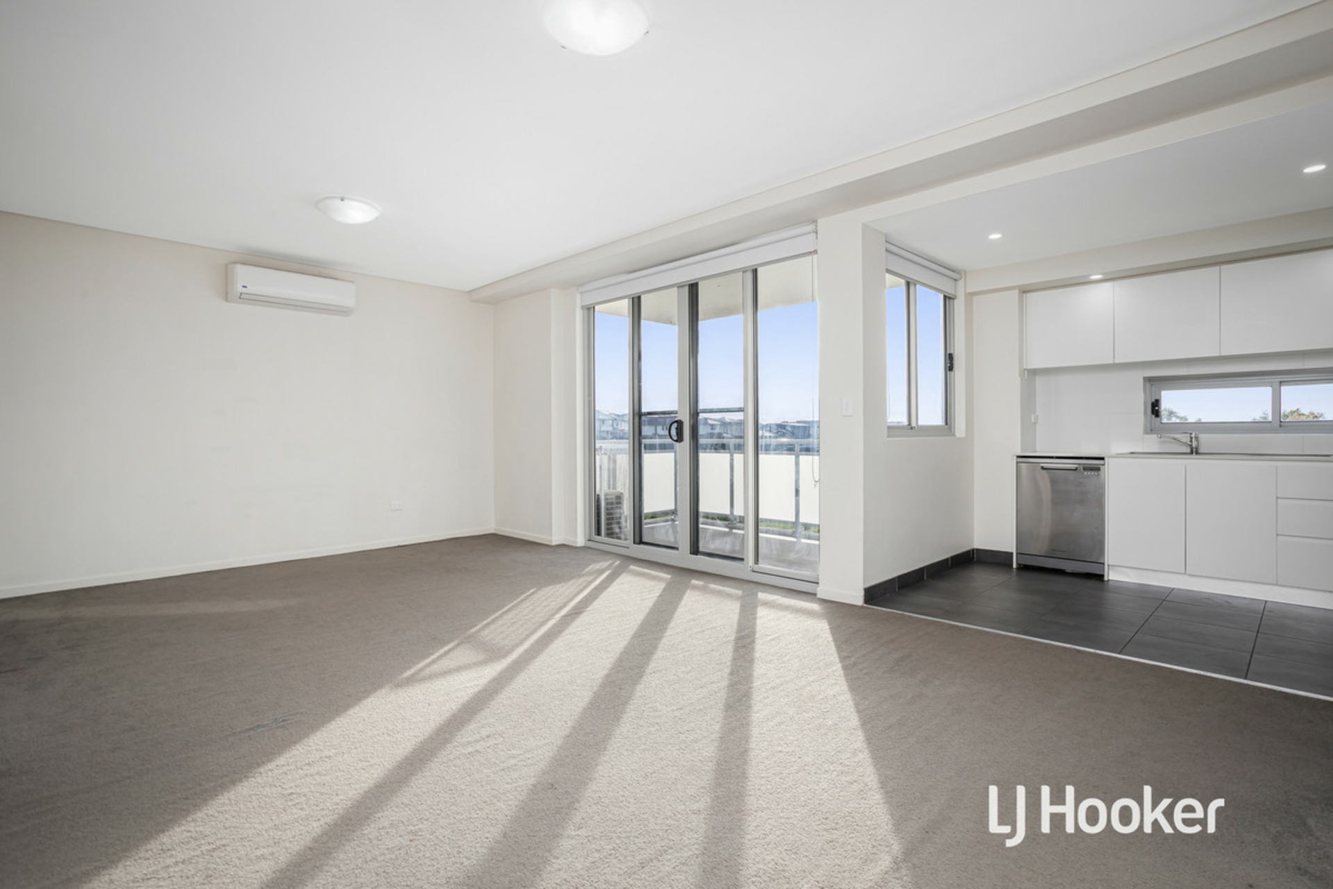 207/27 Rebecca Street, SCHOFIELDS