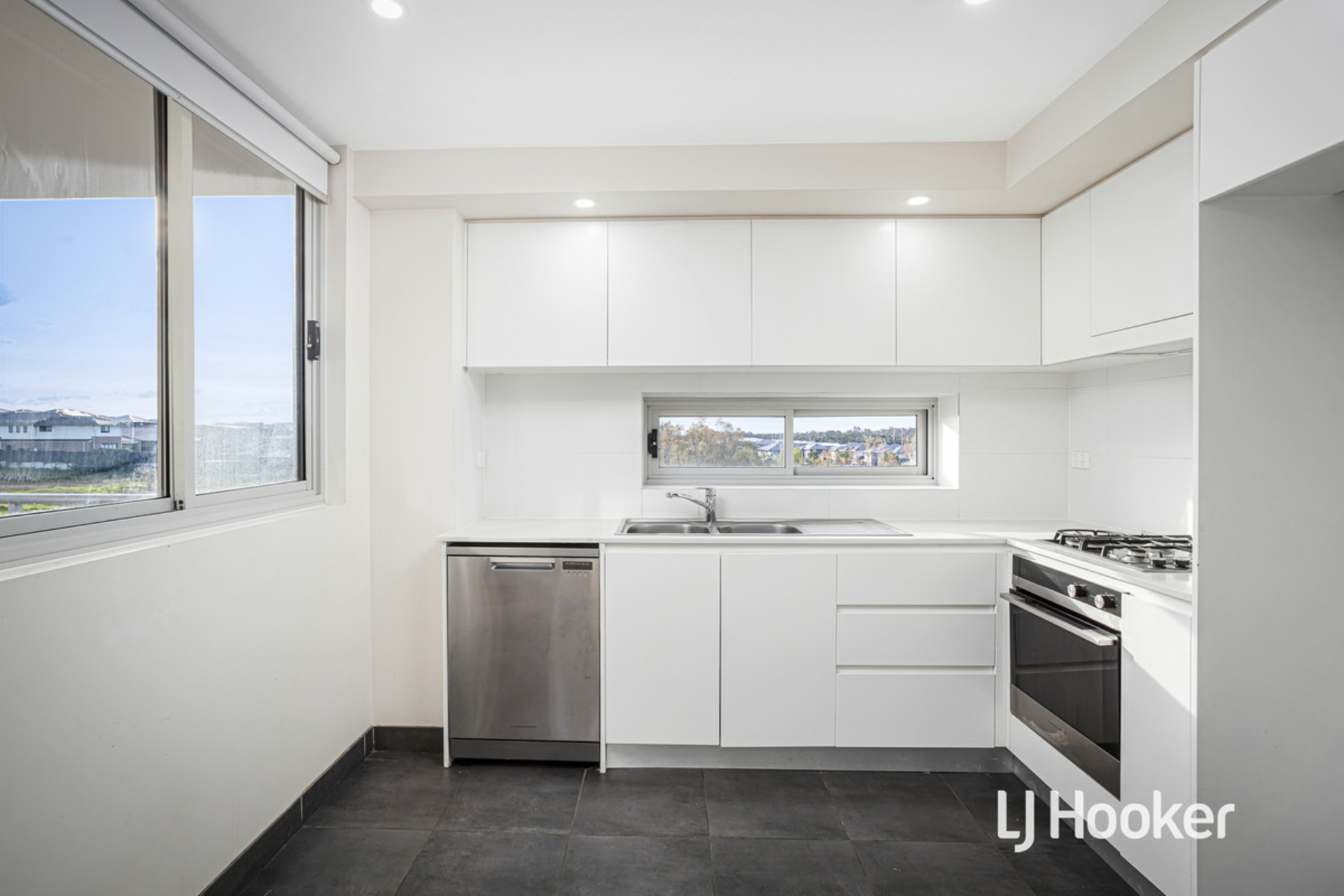207/27 Rebecca Street, SCHOFIELDS