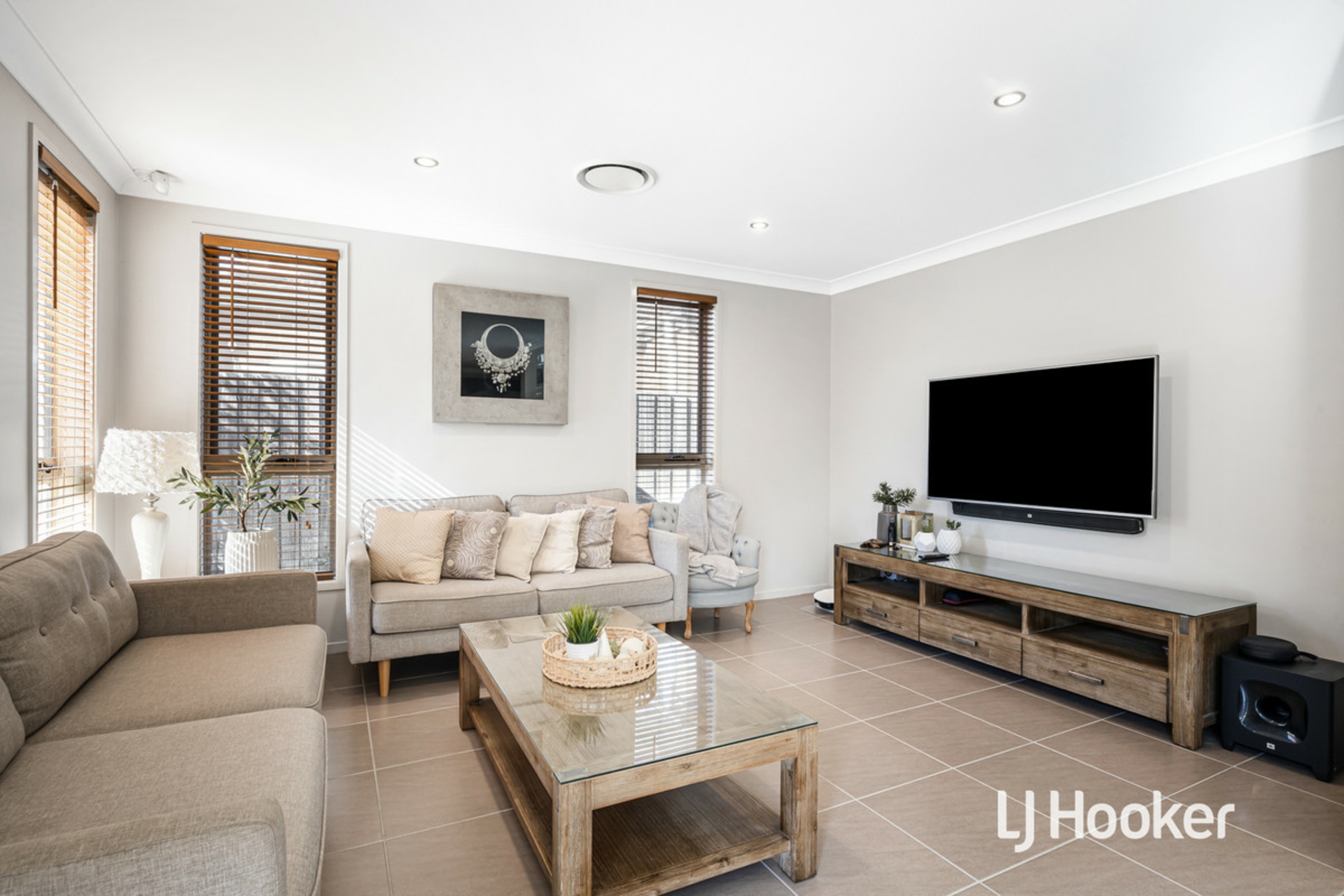 8 Yvette Street, SCHOFIELDS