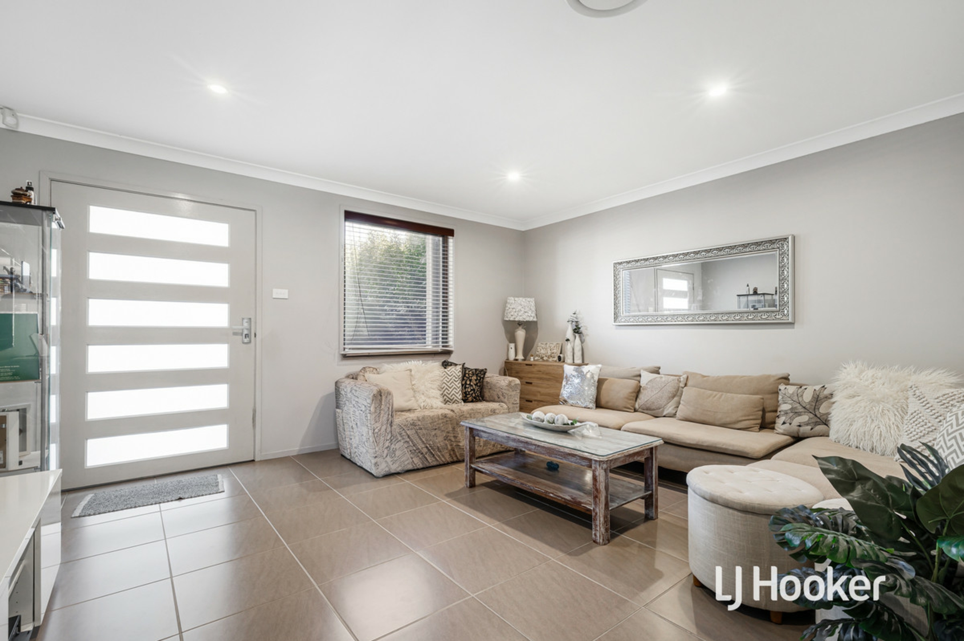 8 Yvette Street, SCHOFIELDS