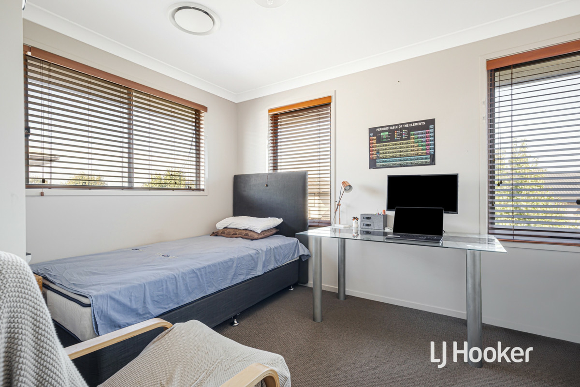 8 Yvette Street, SCHOFIELDS