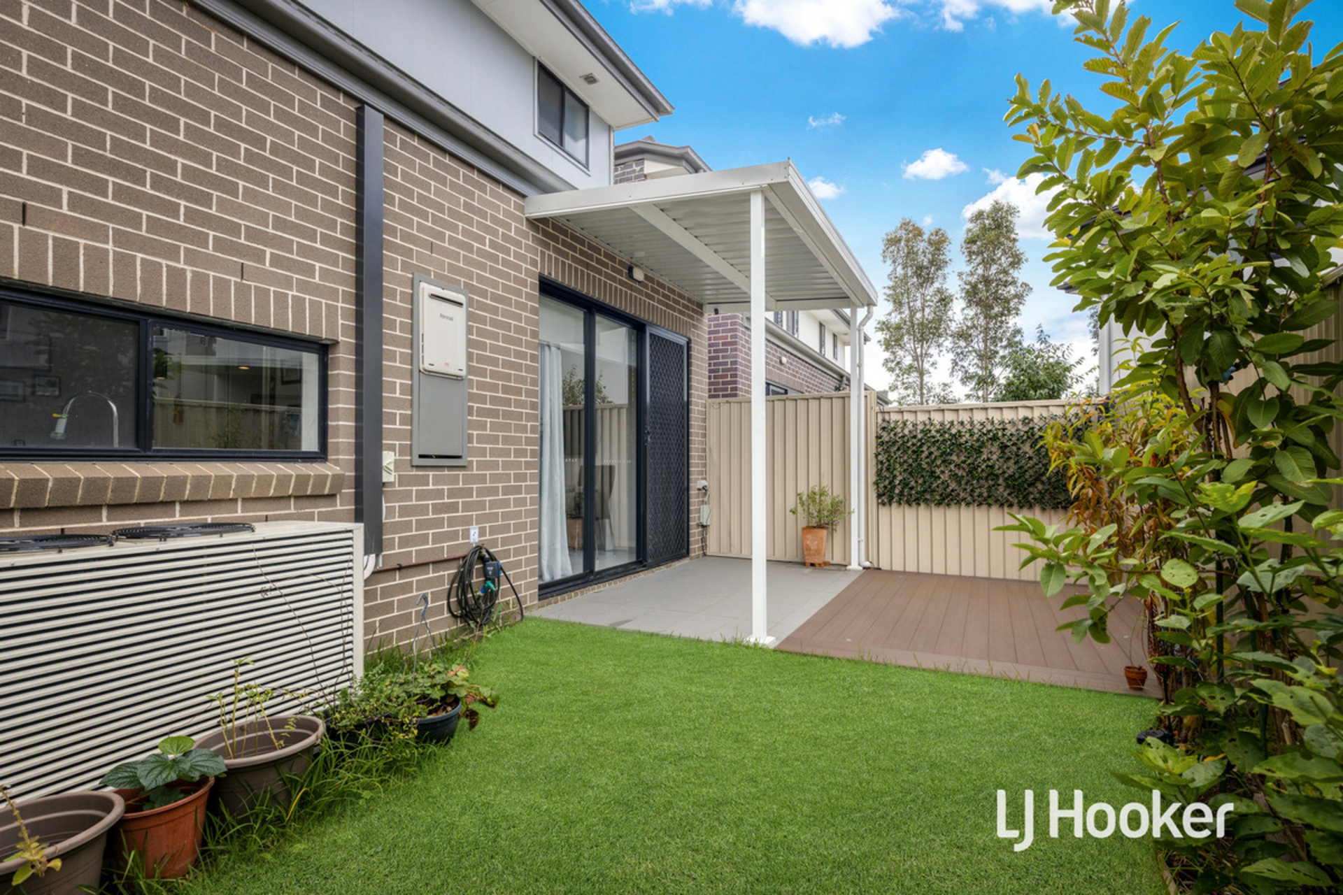 10 Enzo Glade, SCHOFIELDS