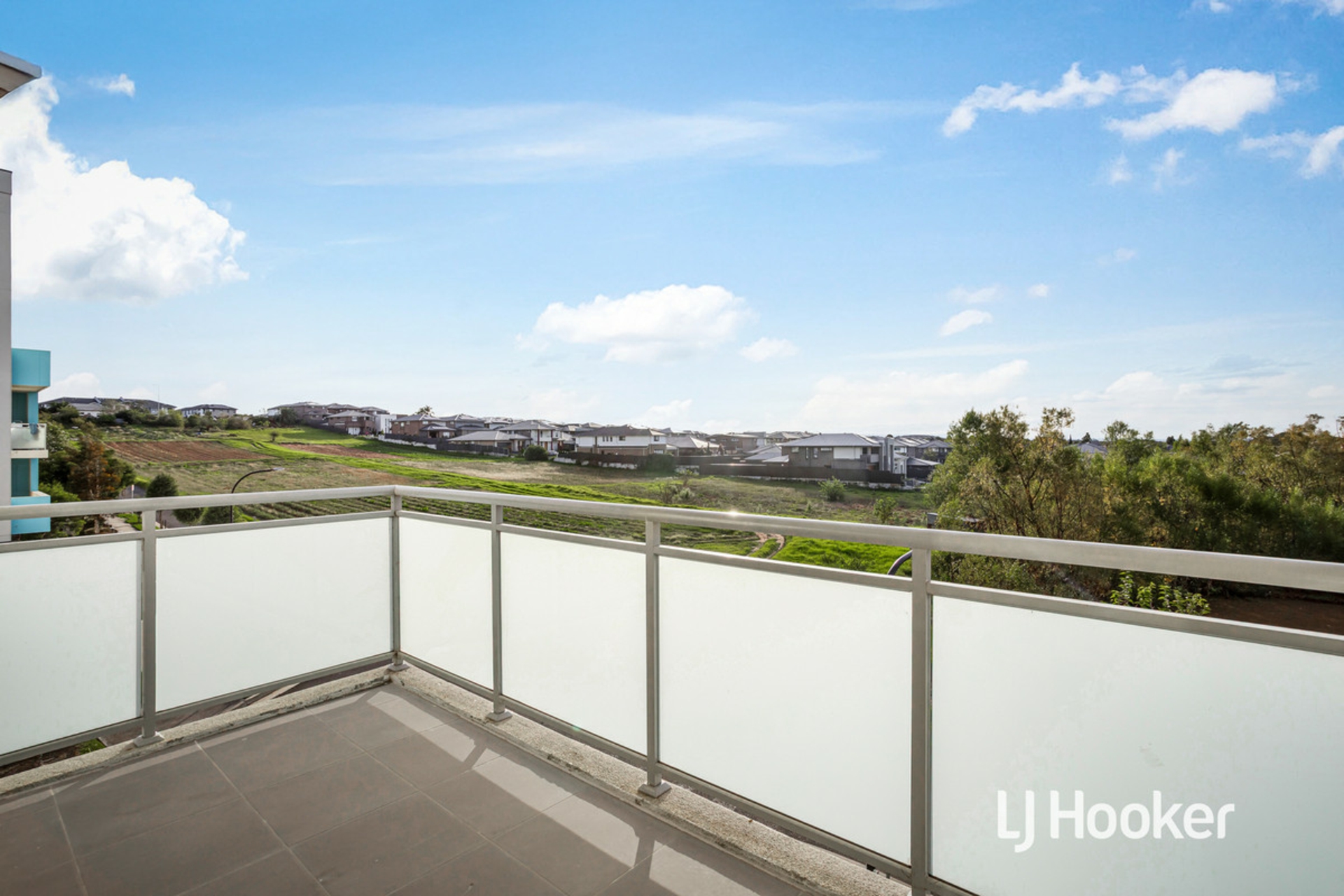 207/27 Rebecca Street, SCHOFIELDS