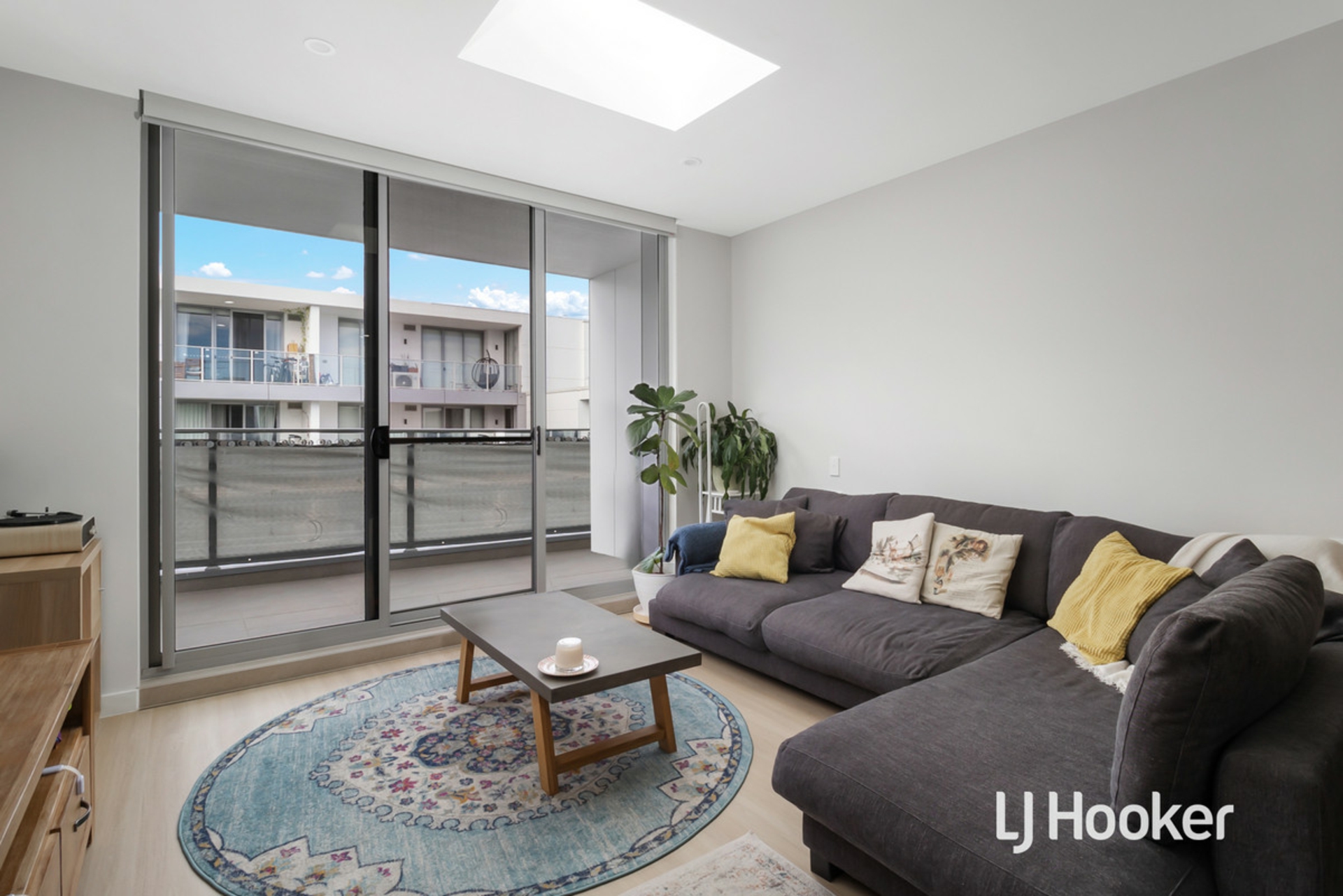 420/48 Jacqui Avenue — photo 2 of 13
