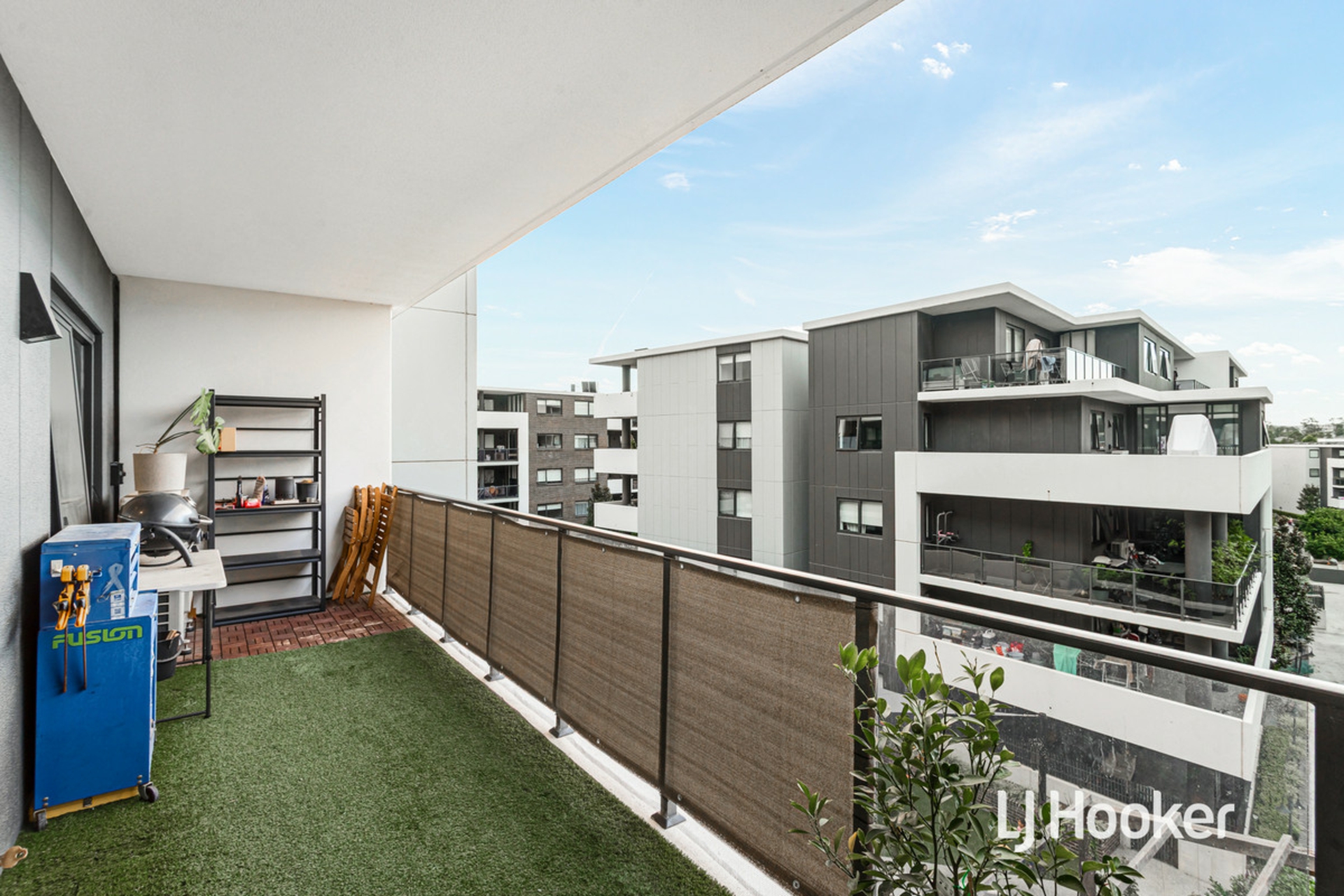 325/45 Manchester Drive — photo 8 of 13