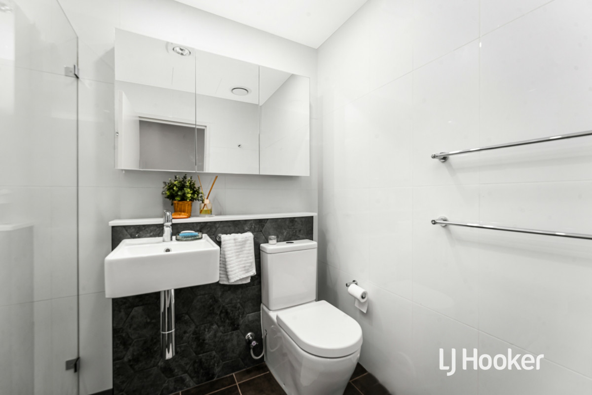 228/180 Hezlett Road — photo 8 of 16
