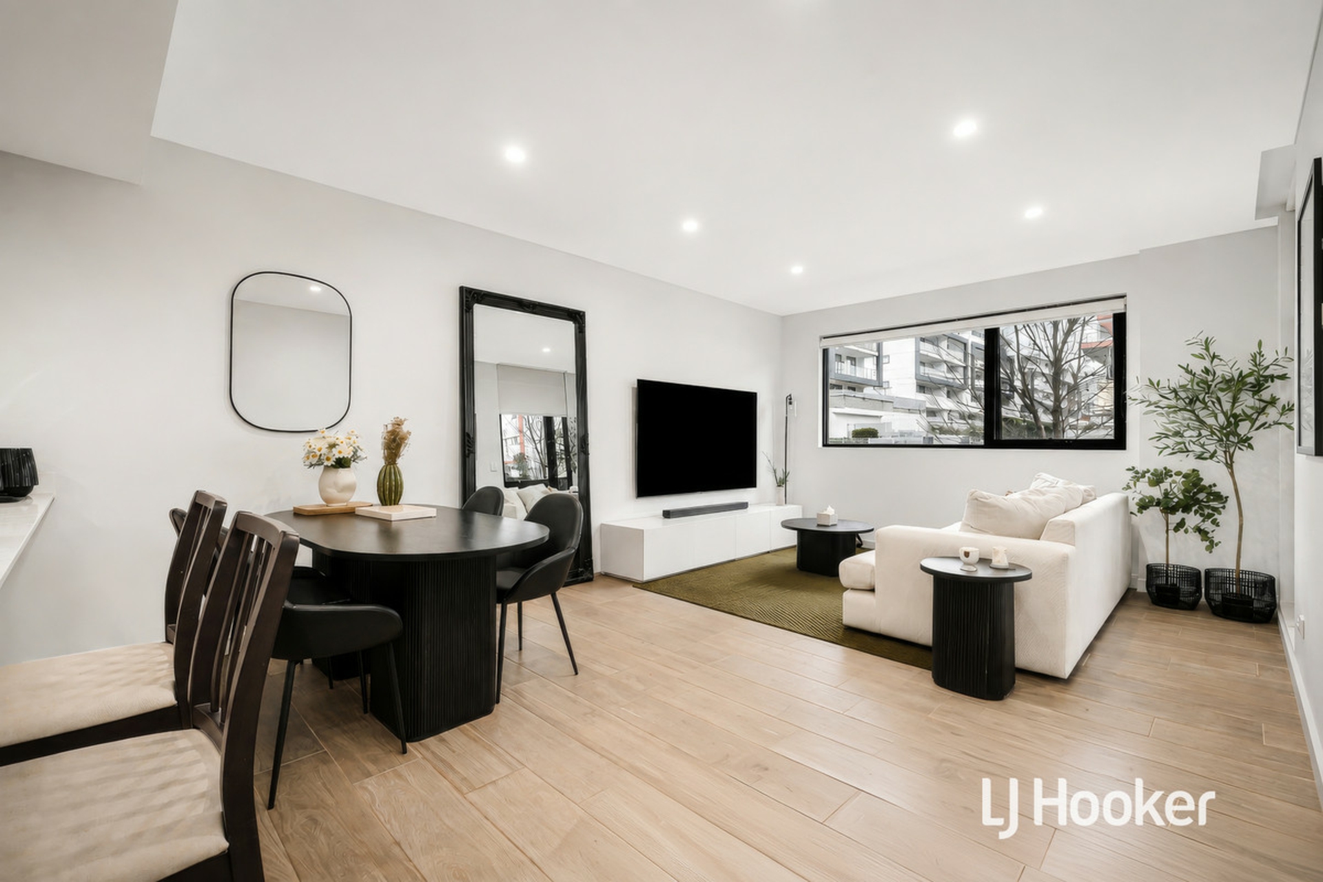 111/41b Manchester Drive — photo from LJ Hooker Schofields | Riverstone
