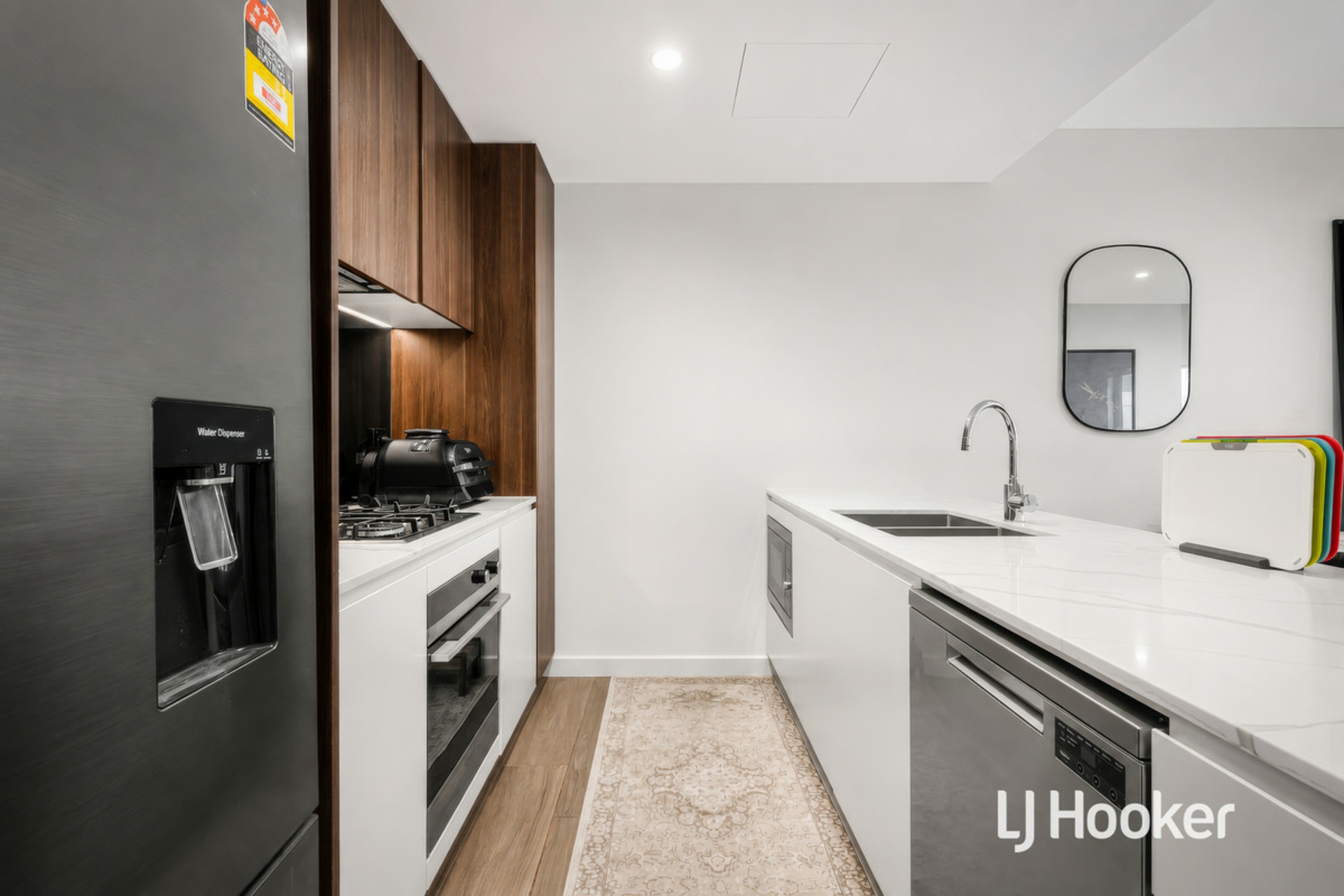111/41b Manchester Drive — photo 3 of 11