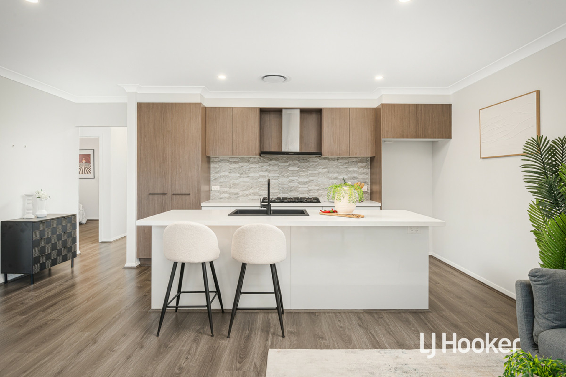 16 Mirage Street — photo 3 of 20