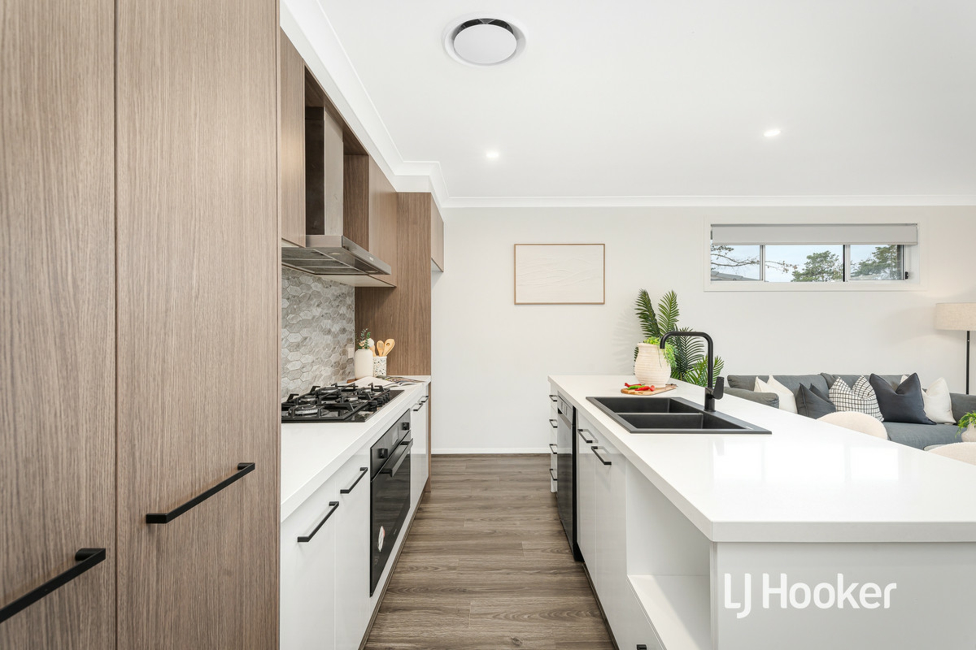 16 Mirage Street — photo 4 of 20