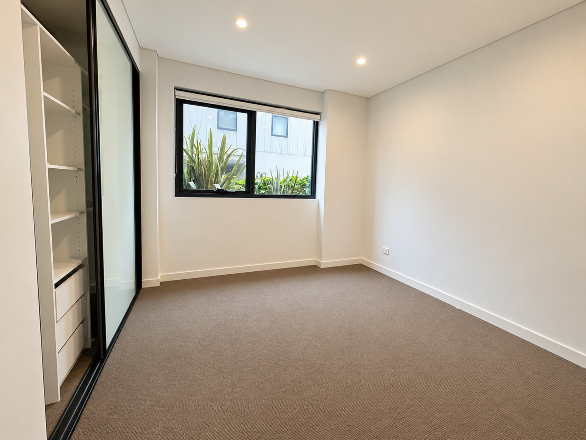 20/125B Jerralong Drive — photo 3 of 6