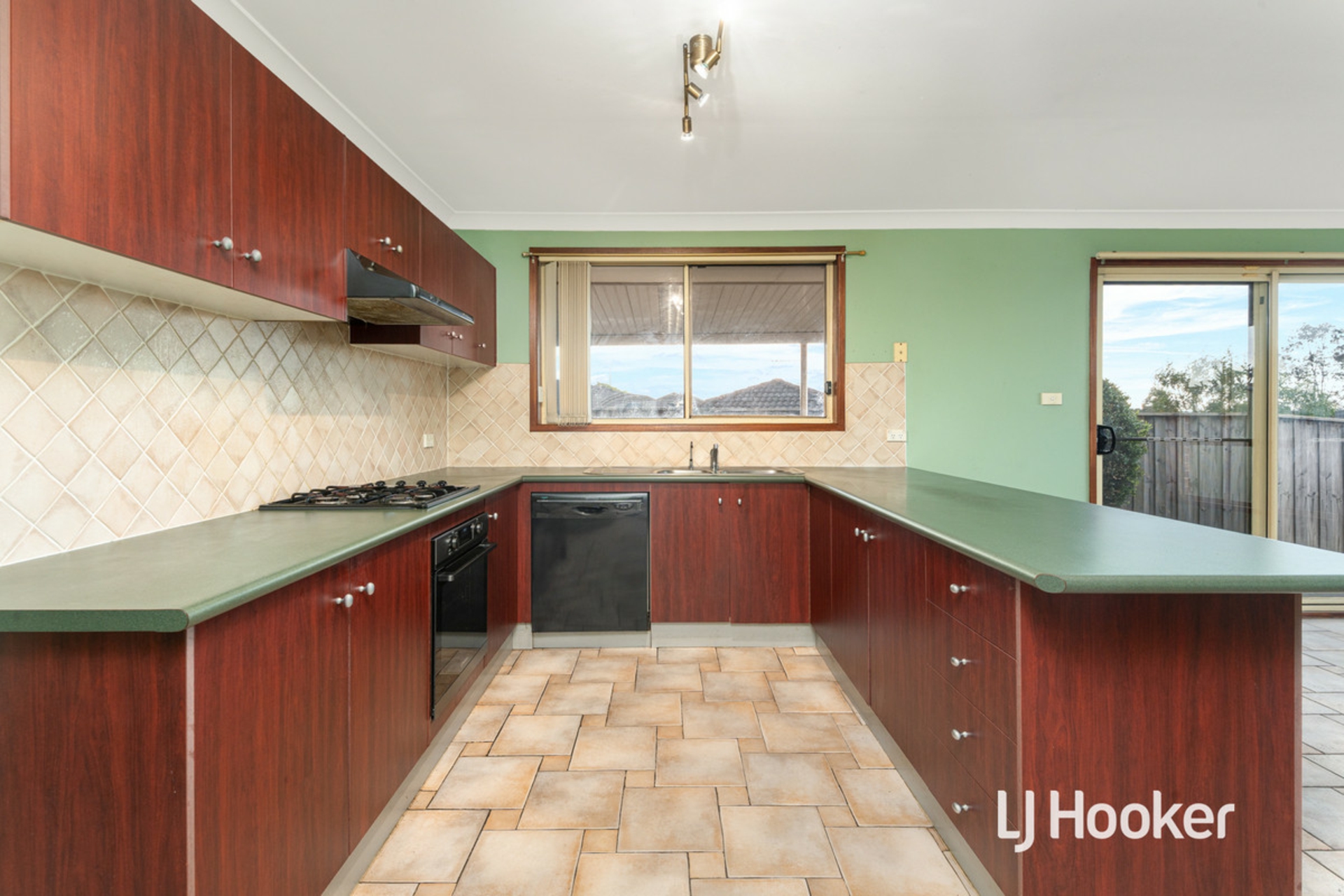 10 Snowgum Street — photo 2 of 8