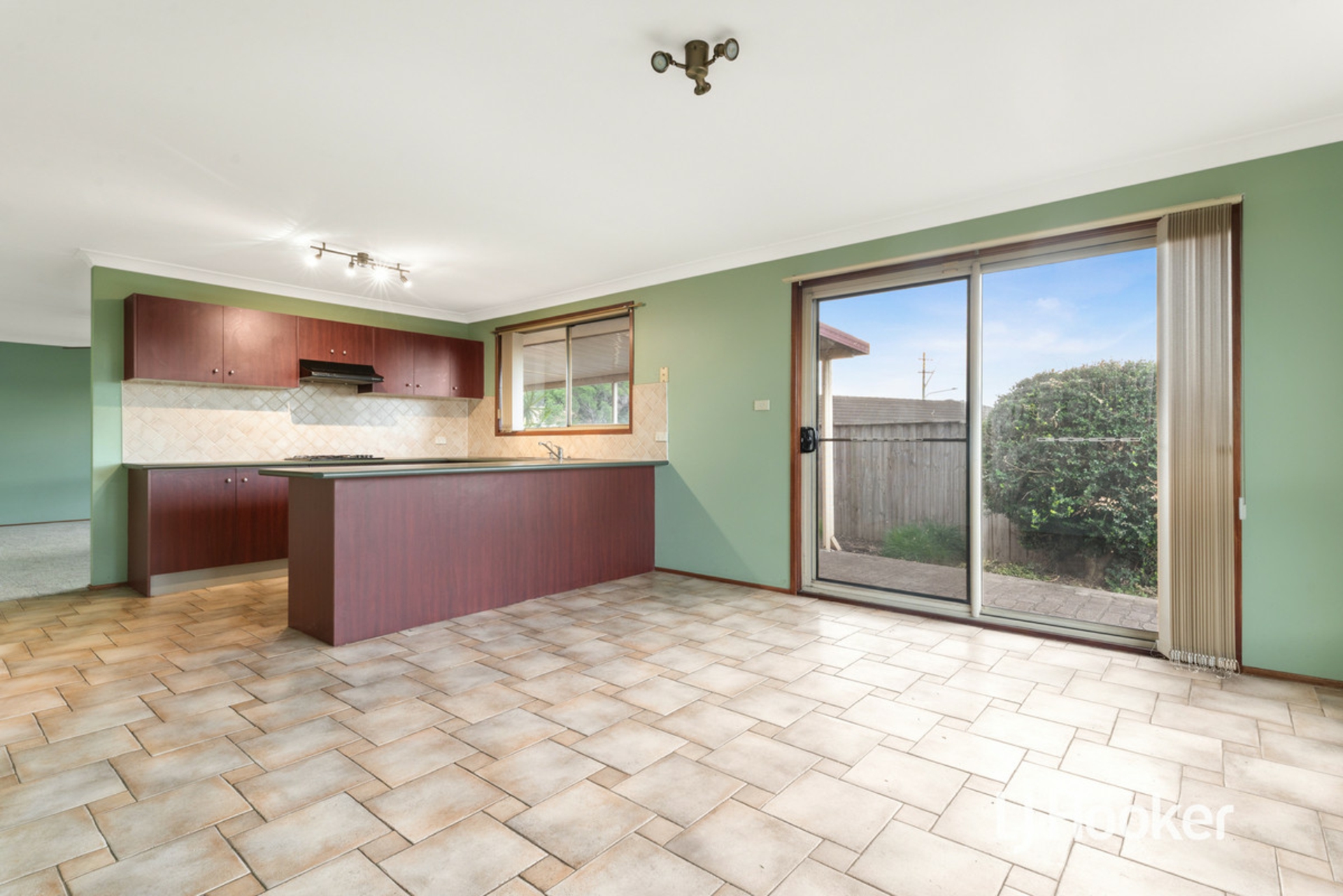 10 Snowgum Street — photo 6 of 8
