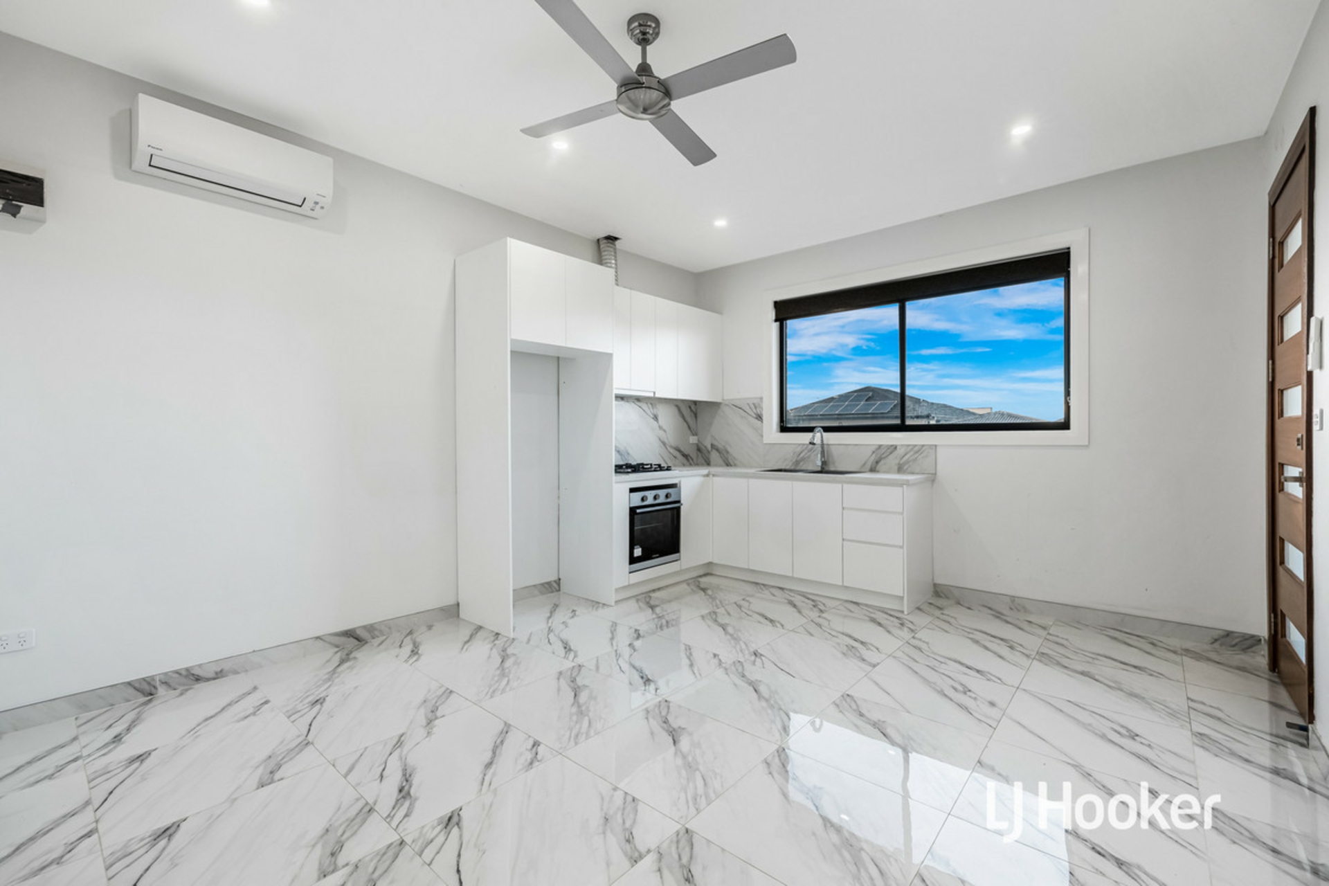 107a McCulloch Street — photo 3 of 5