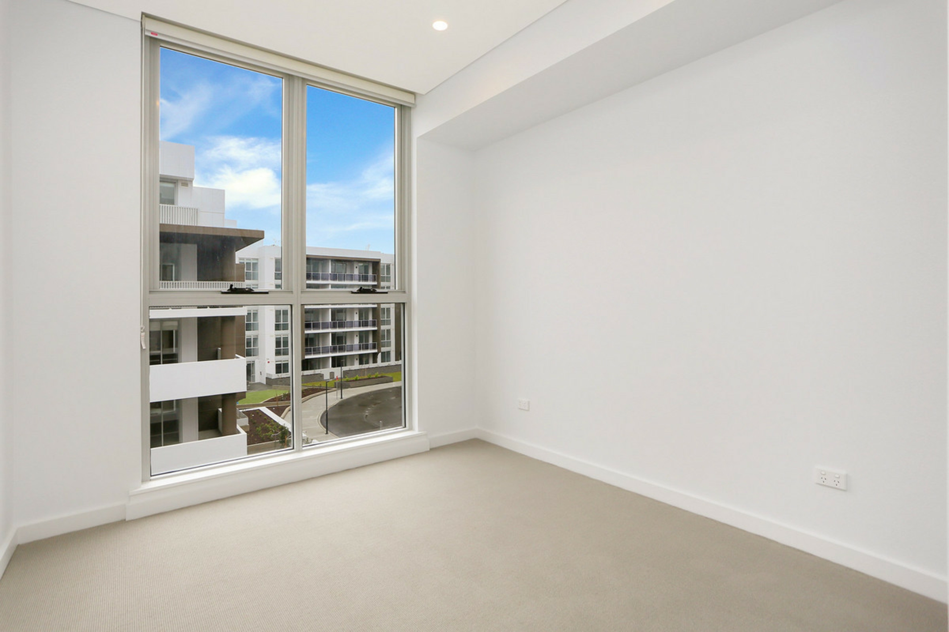 303/1 Isla Street — photo 3 of 4