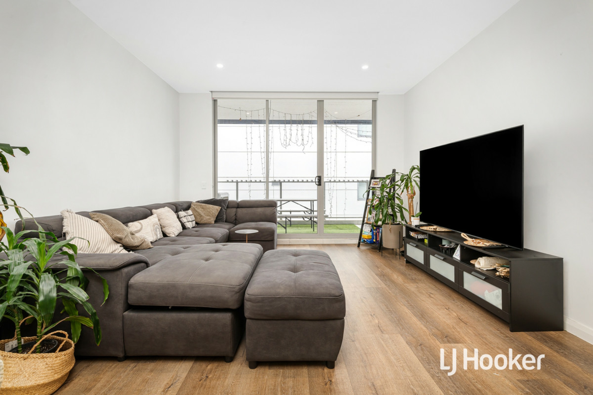 308/75A Grima Street — photo 2 of 11