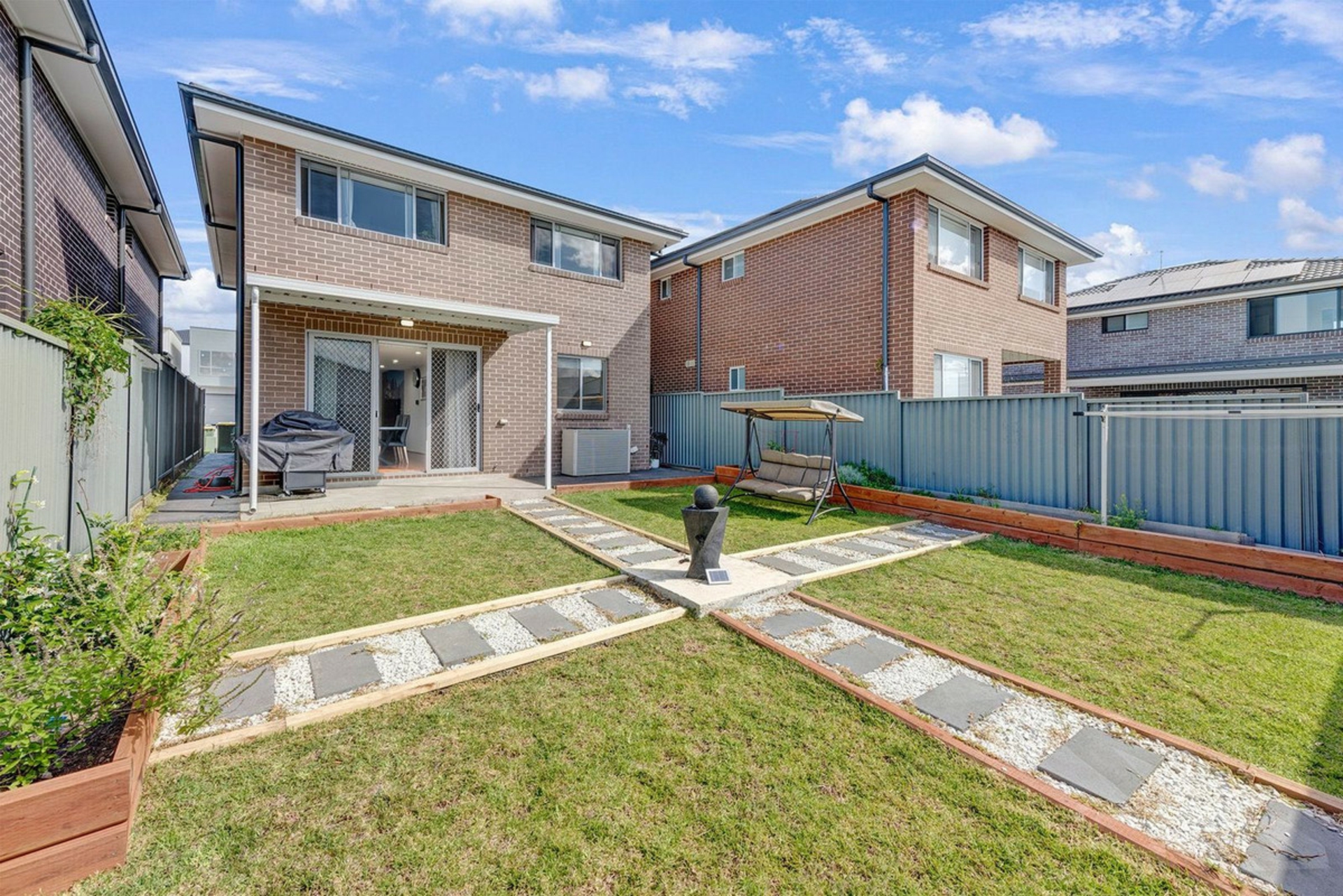 97 Cranbourne Street — photo 7 of 7
