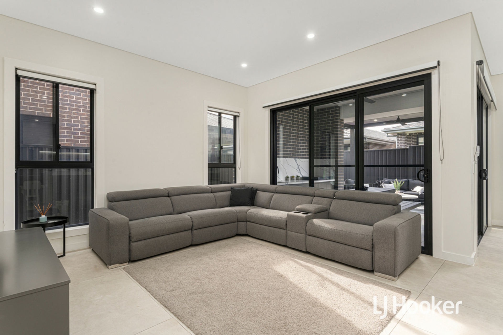 27 Caperbush Street — photo 5 of 13