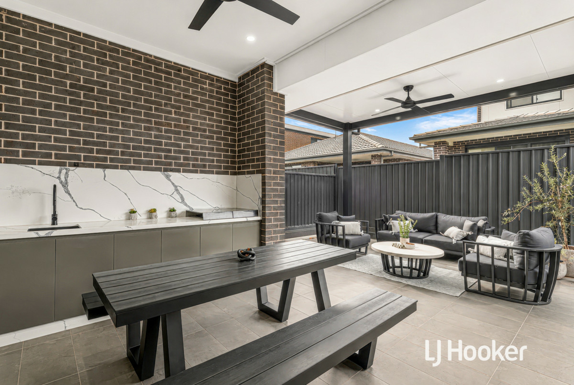 27 Caperbush Street — photo 12 of 13