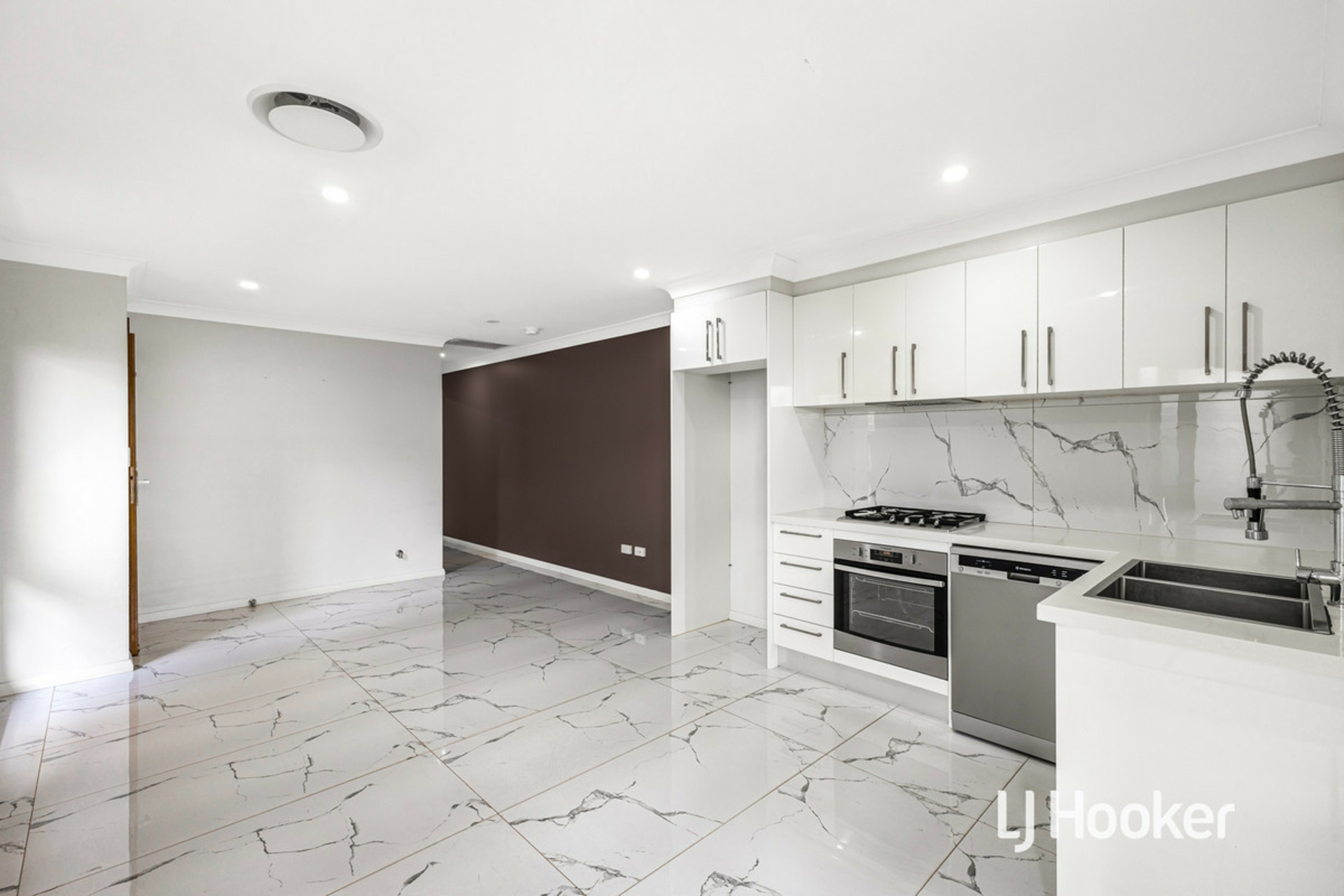 186A Stonecutters Drive — photo 2 of 7