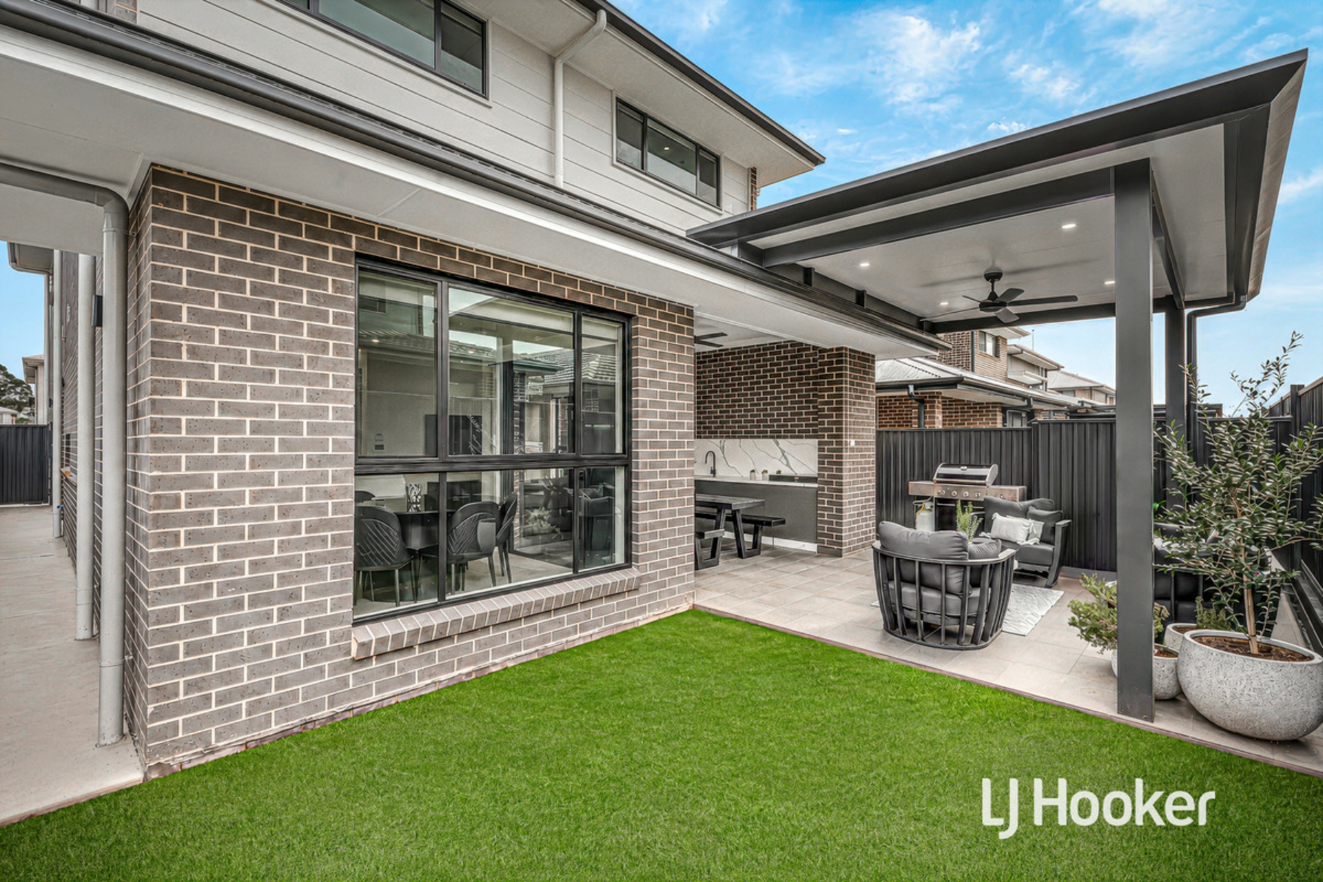 27 Caperbush Street — photo 13 of 13