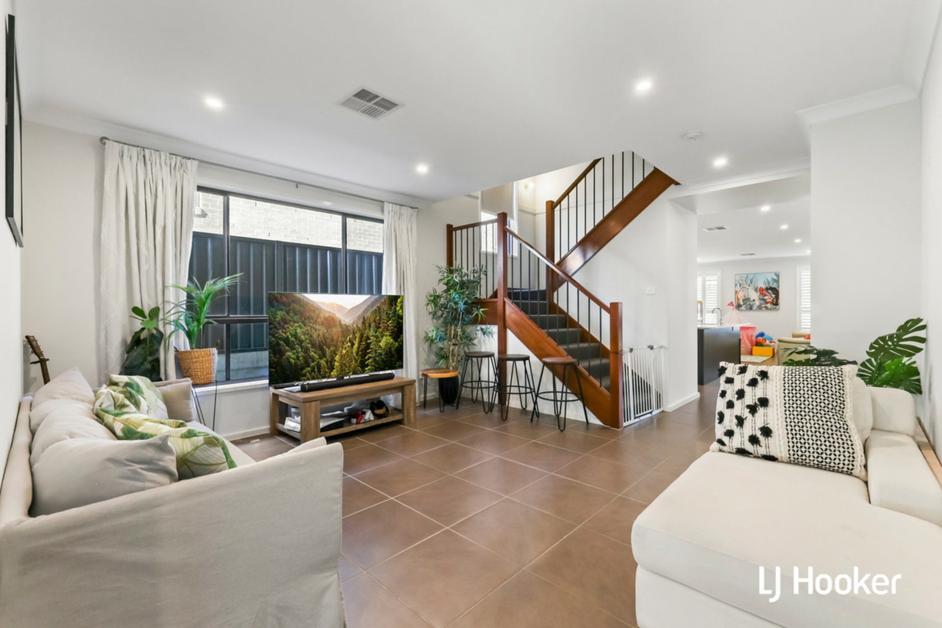 27 Taya Street — photo 2 of 8