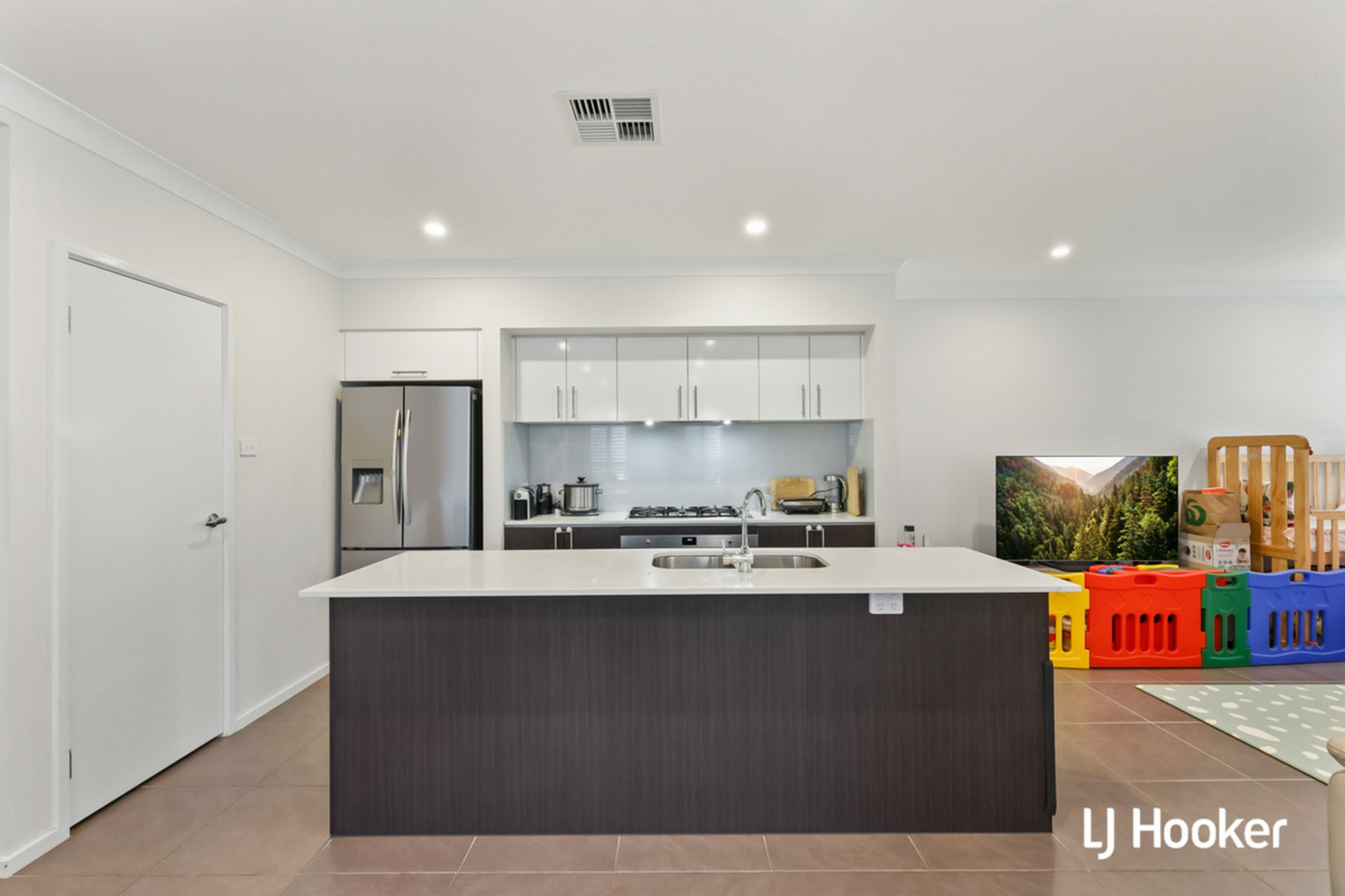 27 Taya Street — photo 3 of 8