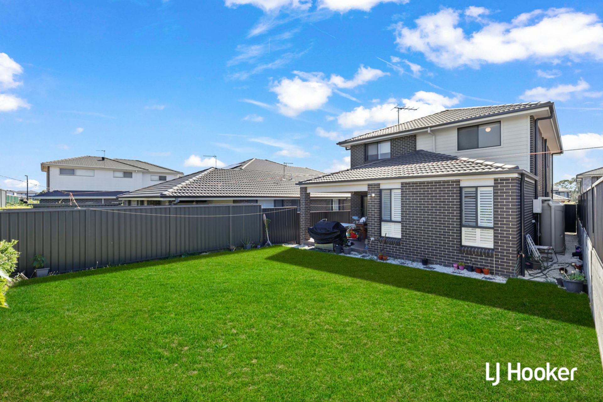 27 Taya Street — photo 7 of 8