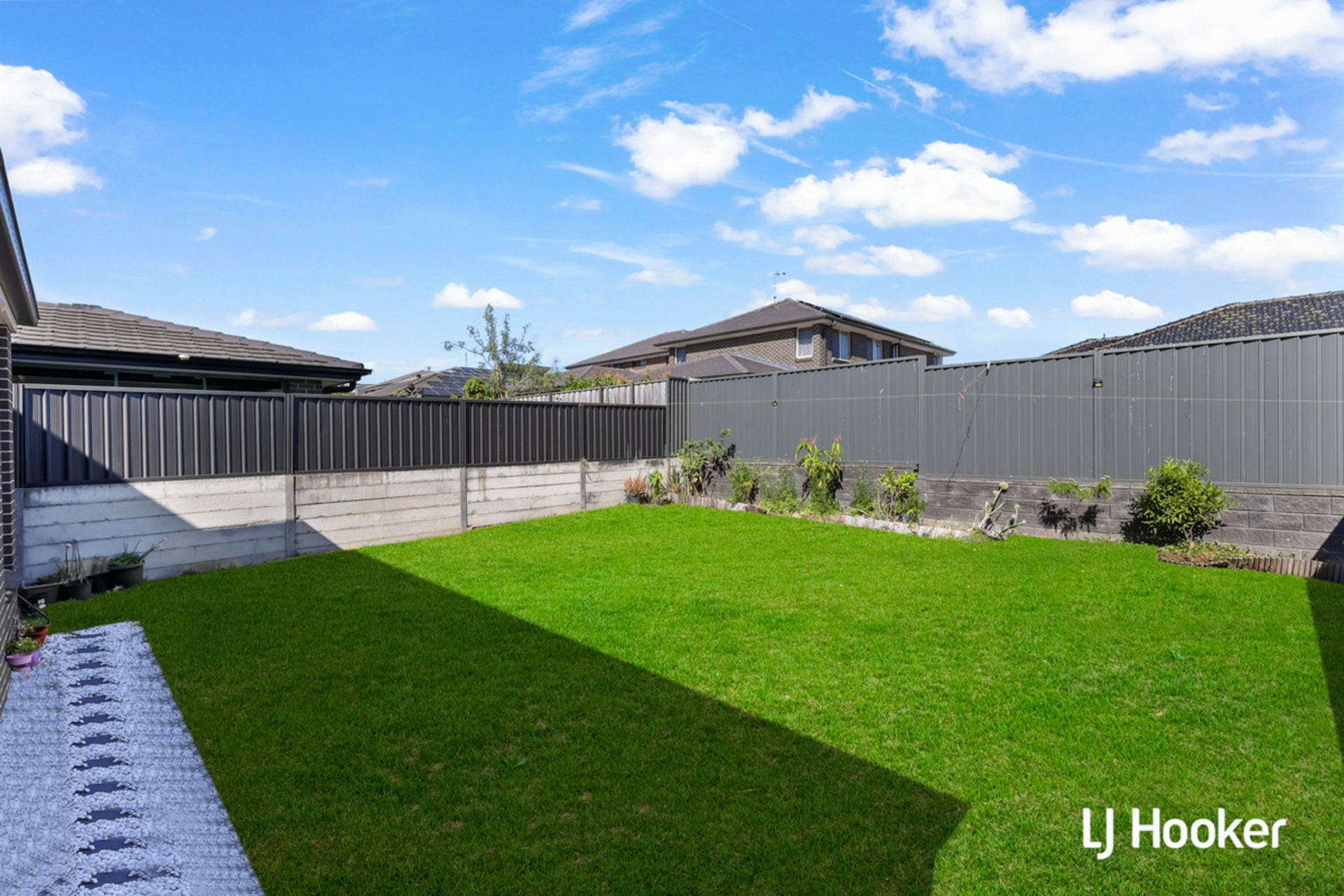 27 Taya Street — photo 8 of 8