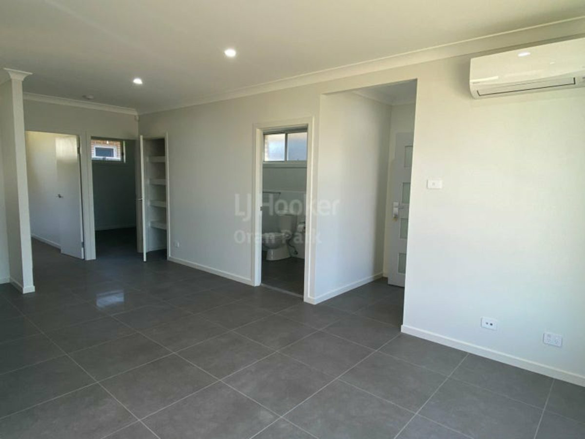 17B Fleece Loop, ORAN PARK