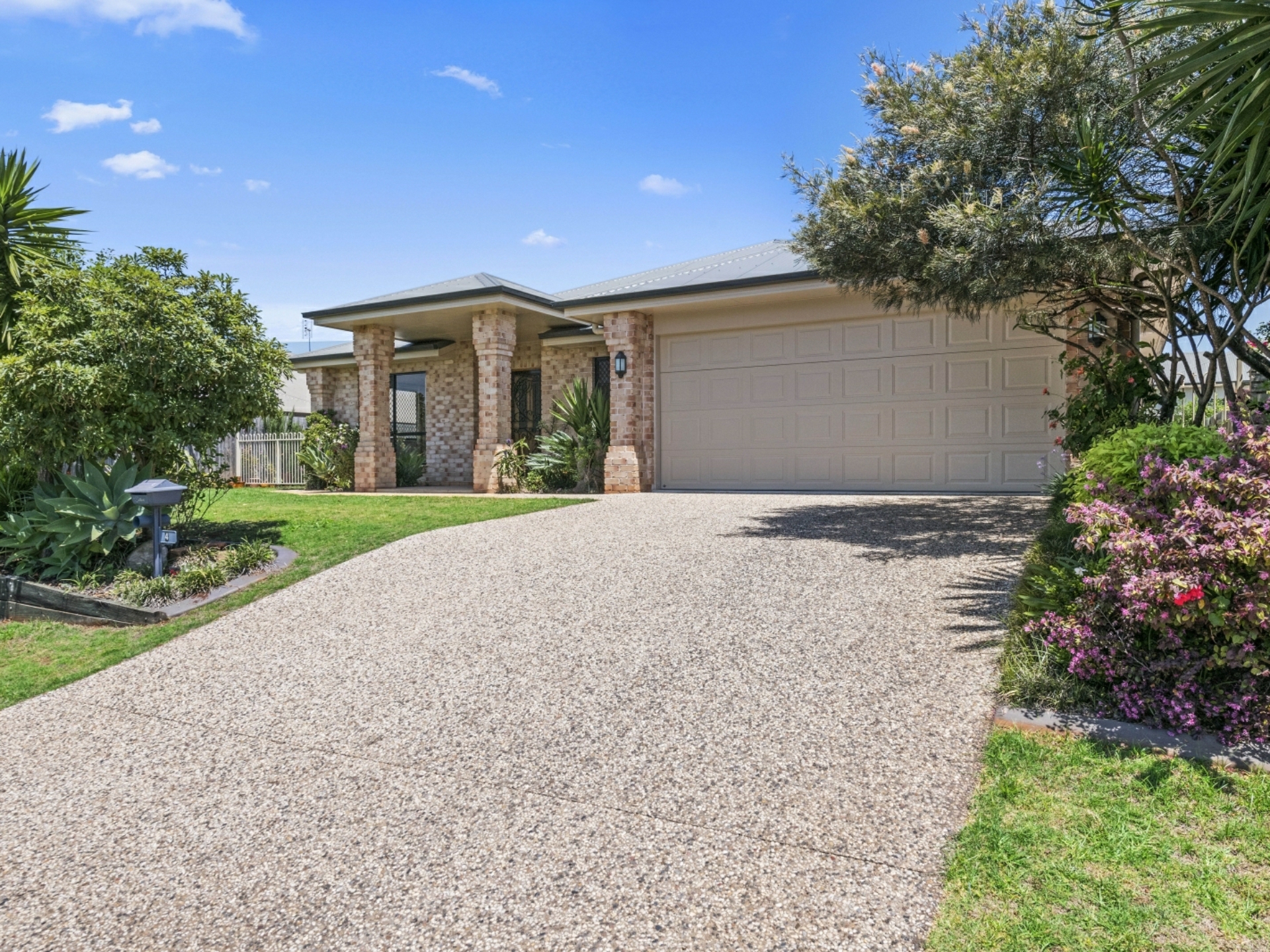 4 Pugh Street Middle Ridge QLD - Property Details - LJ Hooker