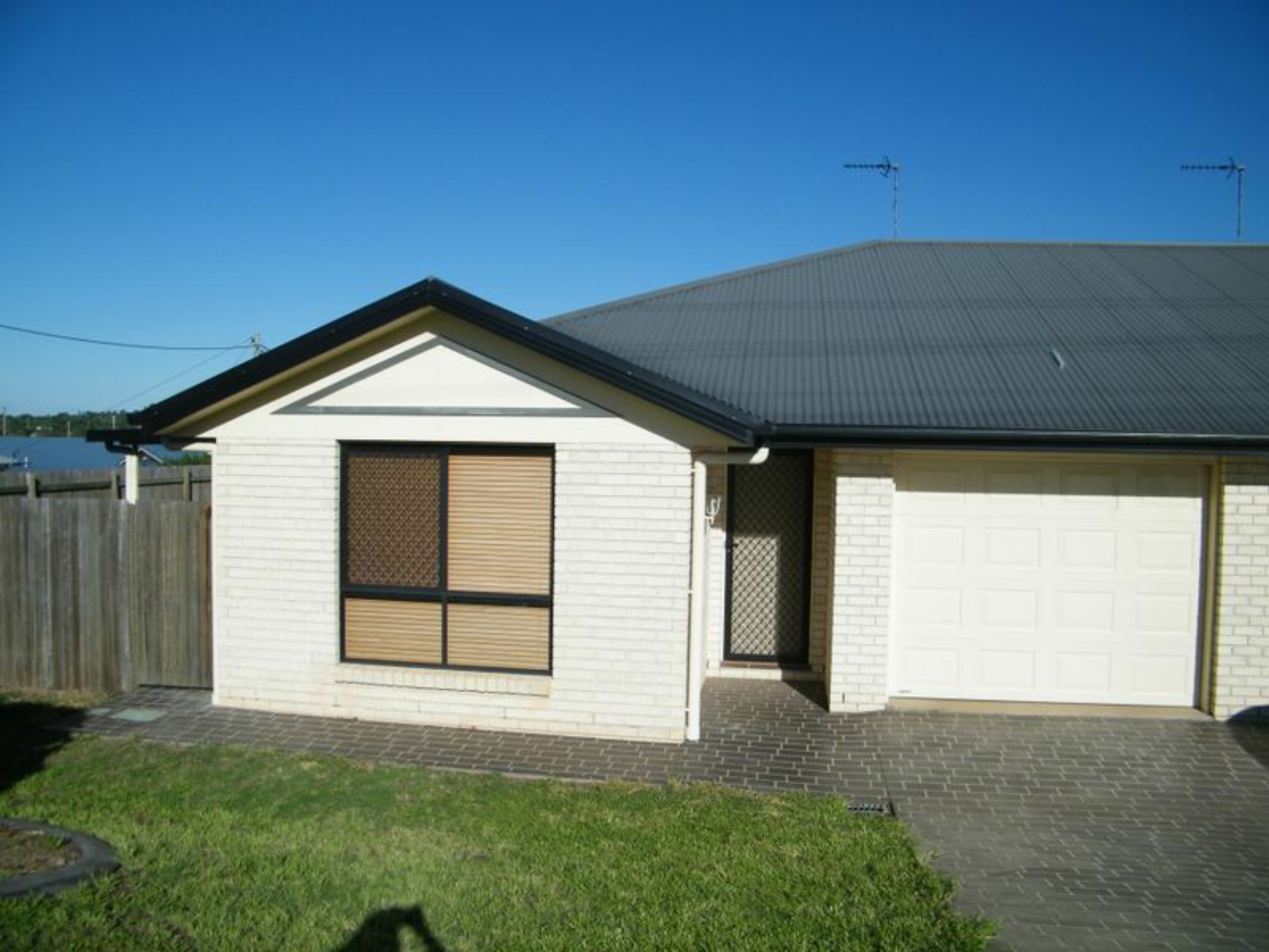 1/10 Hoey Street, KEARNEYS SPRING