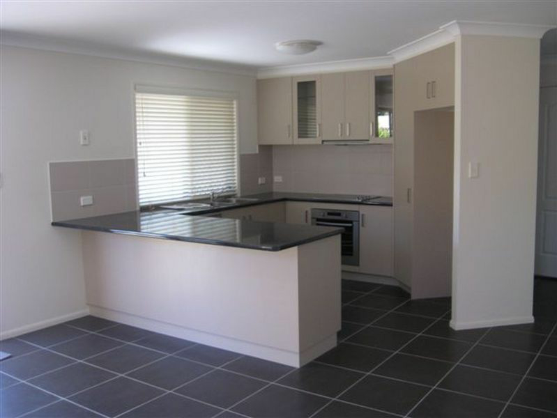 1/10 Hoey Street, KEARNEYS SPRING