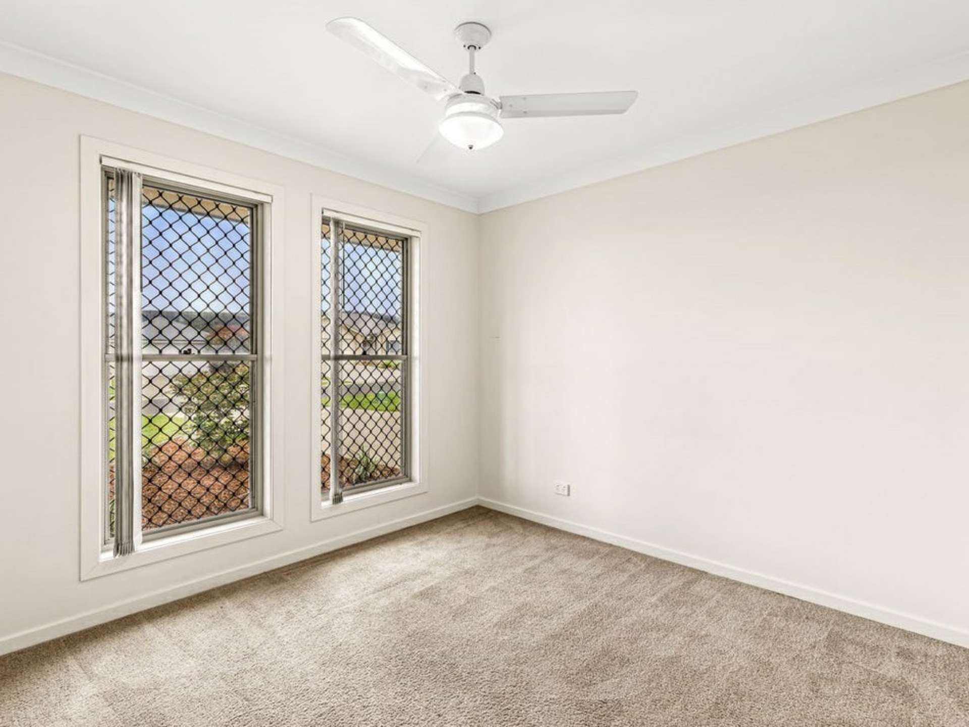 12 Lila Drive, COTSWOLD HILLS