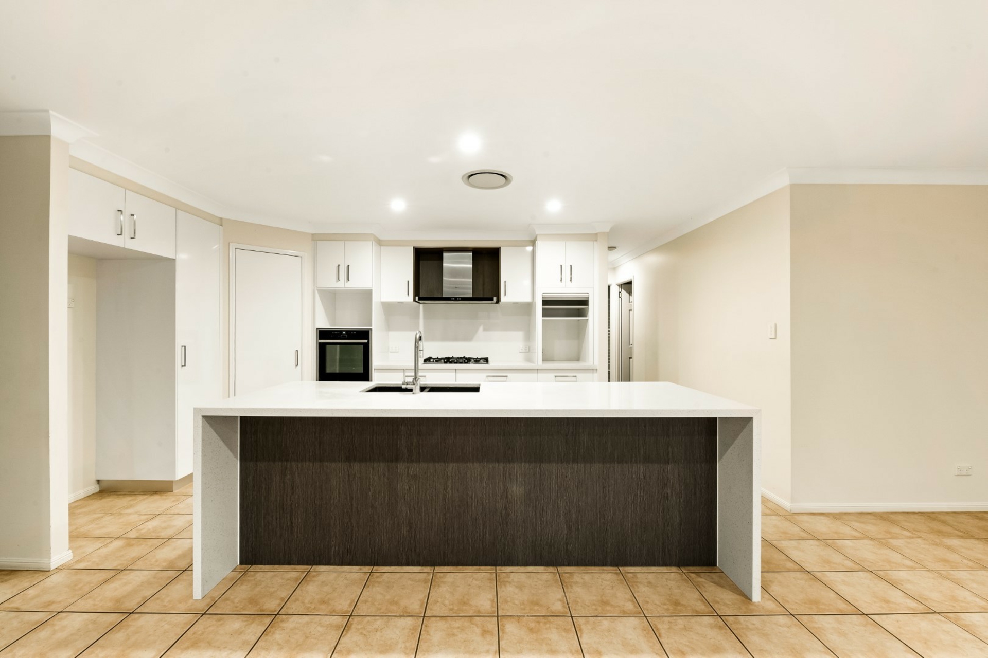 15 Banksdale Drive, MIDDLE RIDGE