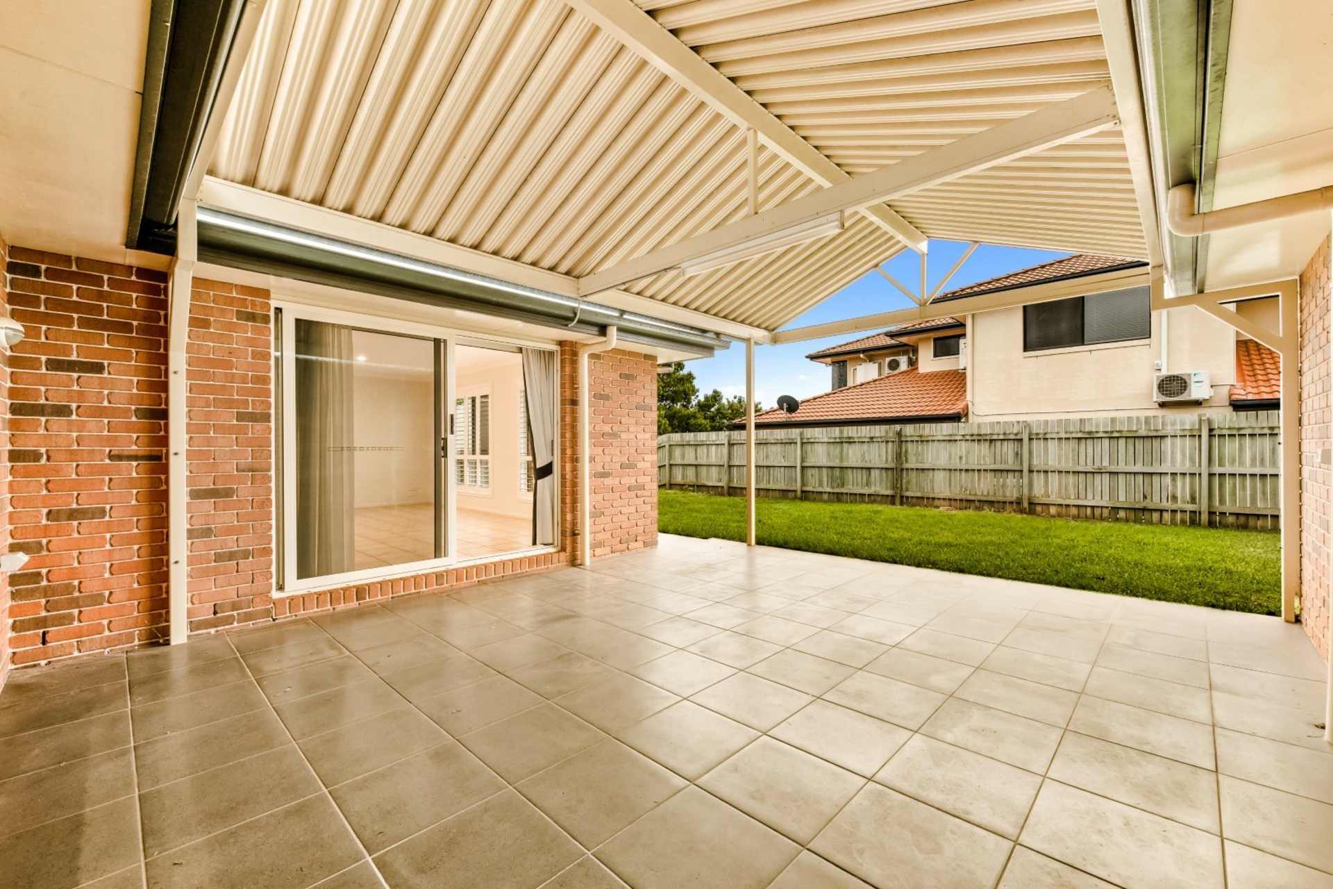 15 Banksdale Drive, MIDDLE RIDGE
