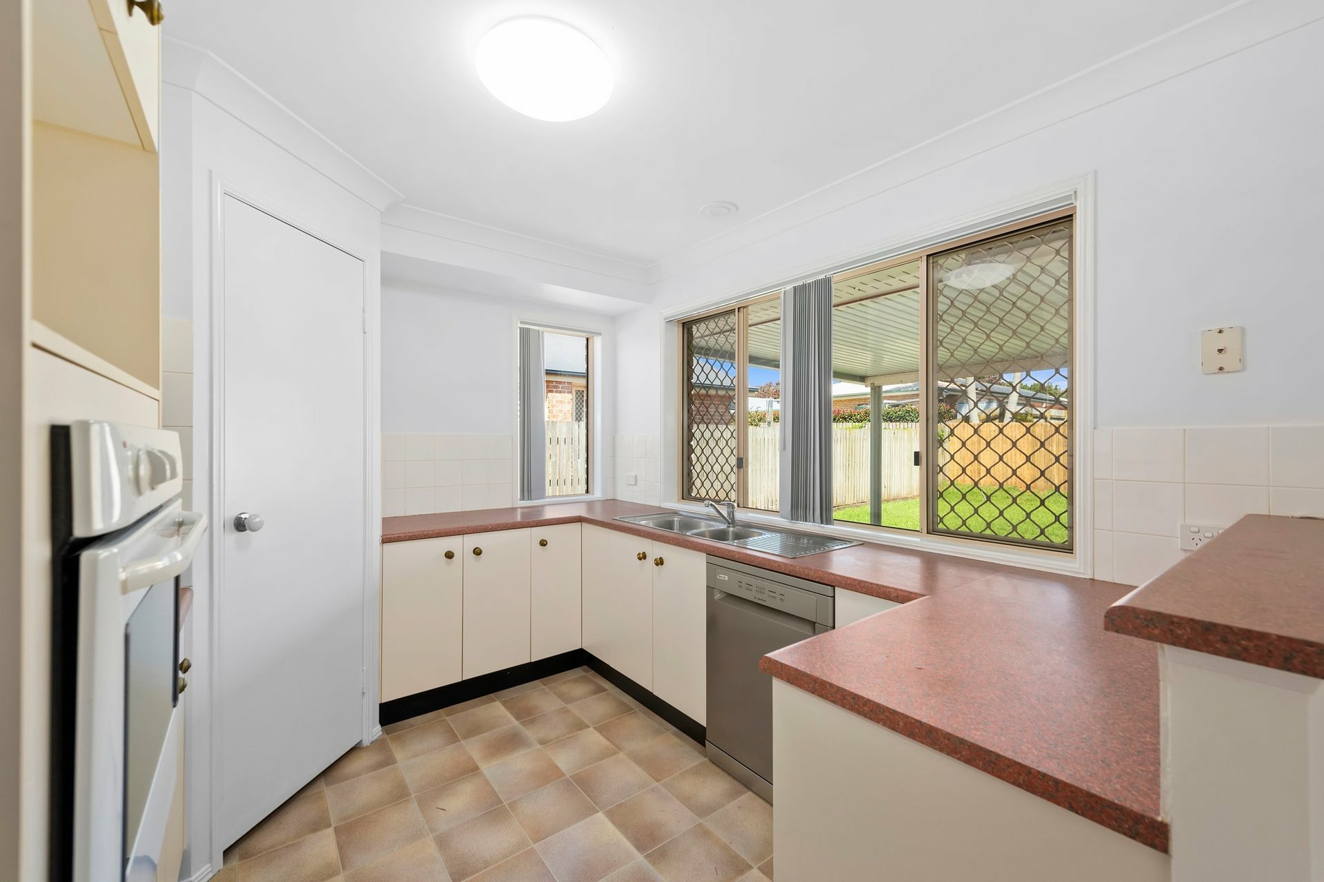 8 Elvery Court, MIDDLE RIDGE